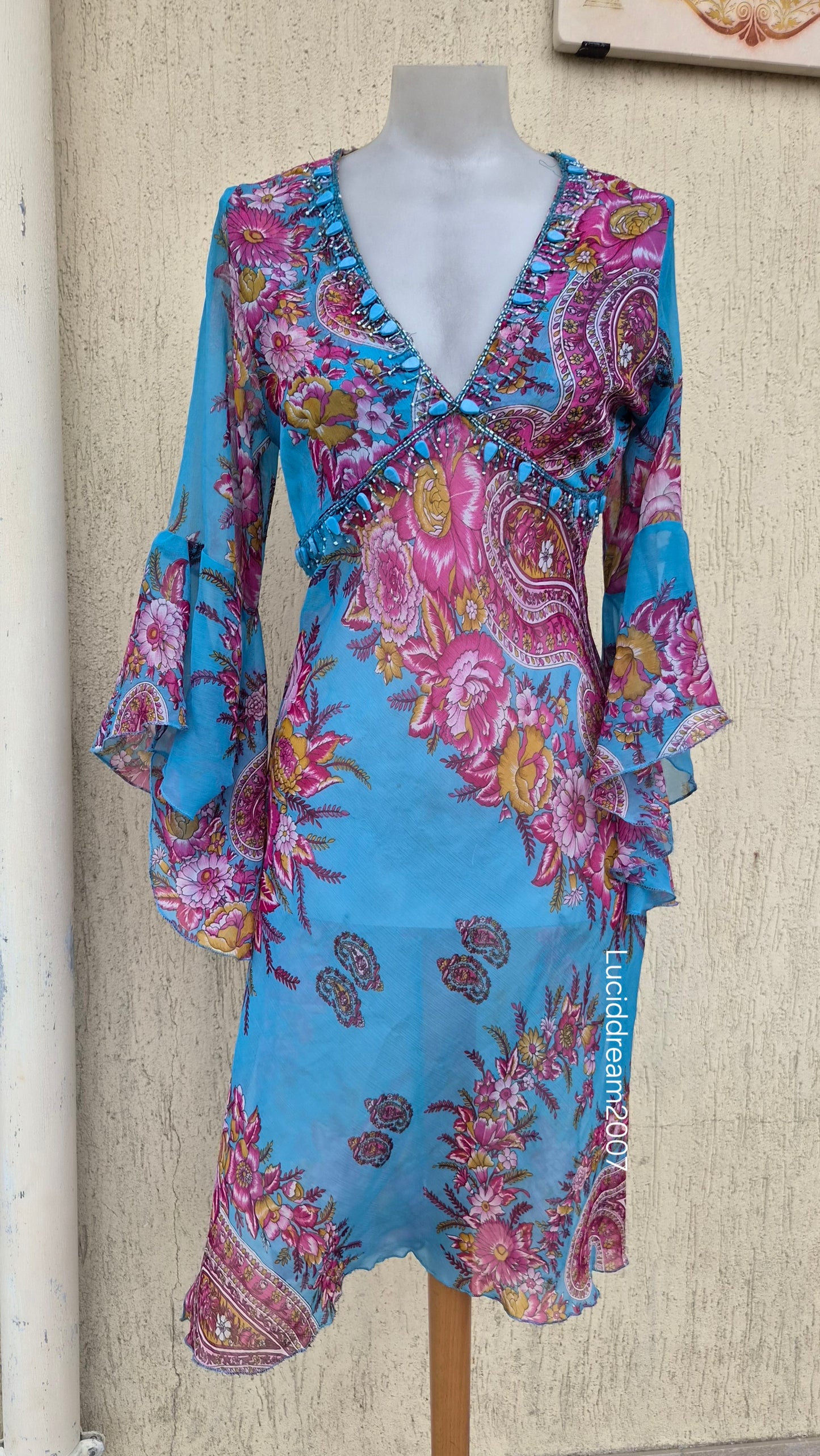 Robe de plage en voile bleu fleuri