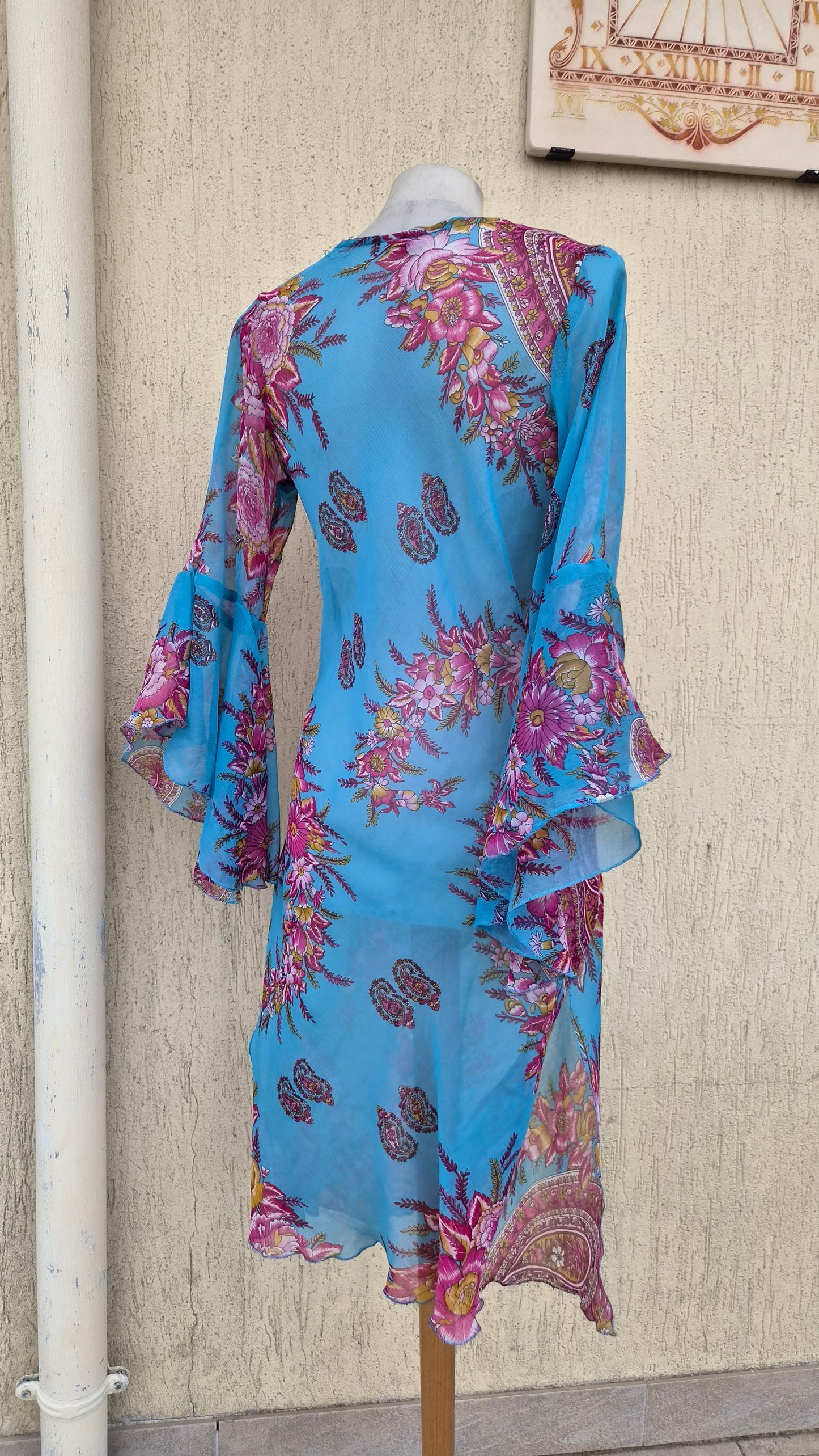Robe de plage en voile bleu fleuri