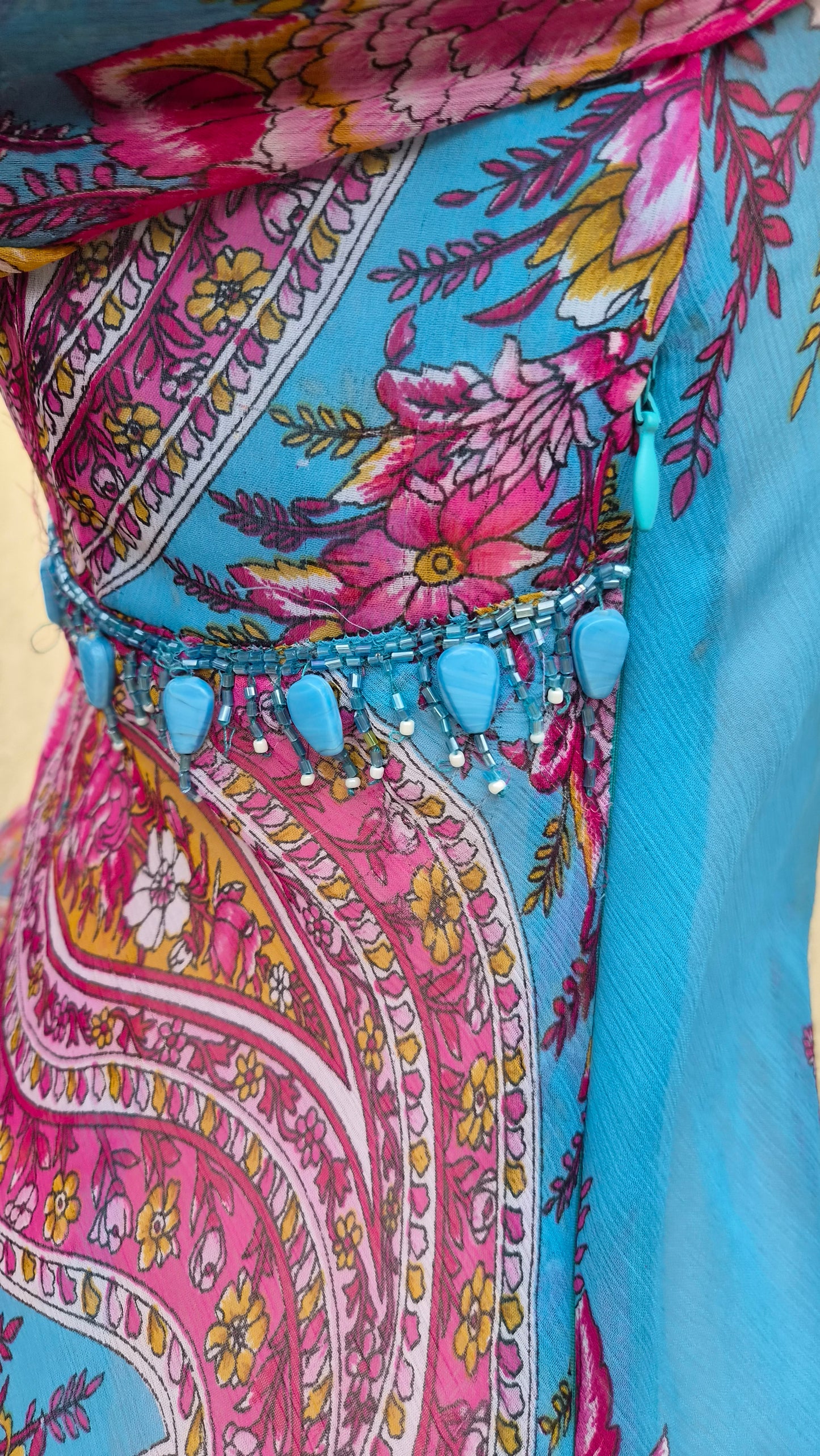 Robe de plage en voile bleu fleuri