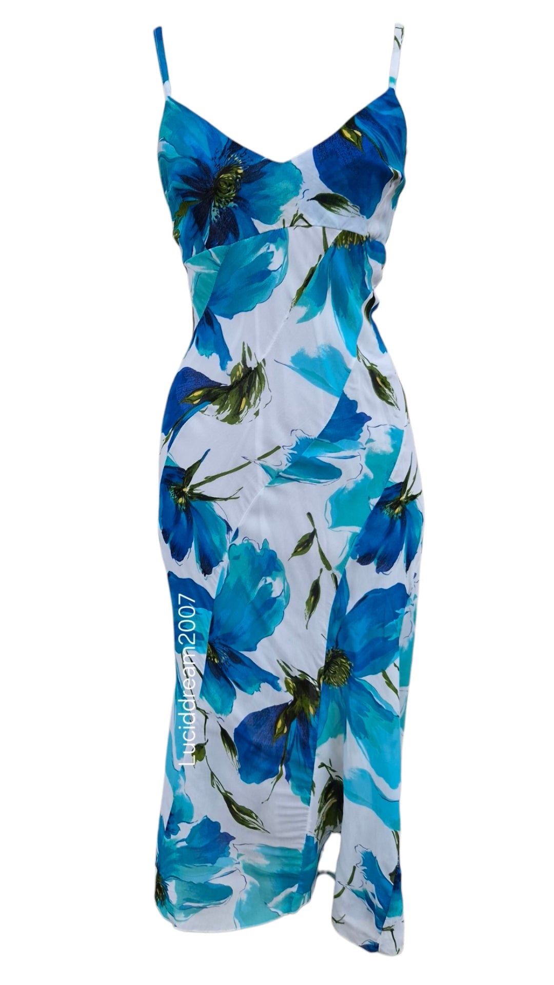Robe fleurie tons blanc et bleu