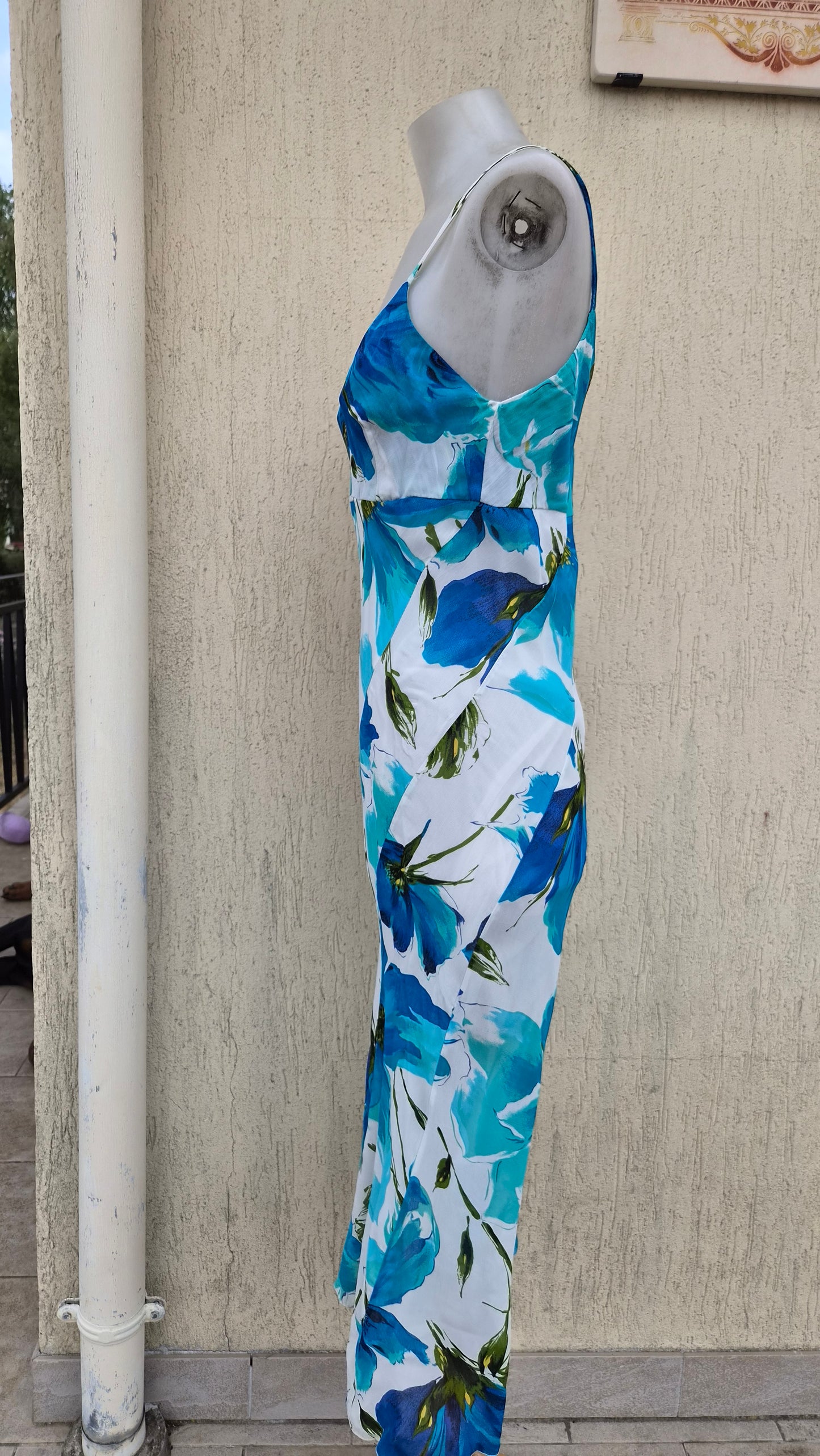 Robe fleurie tons blanc et bleu