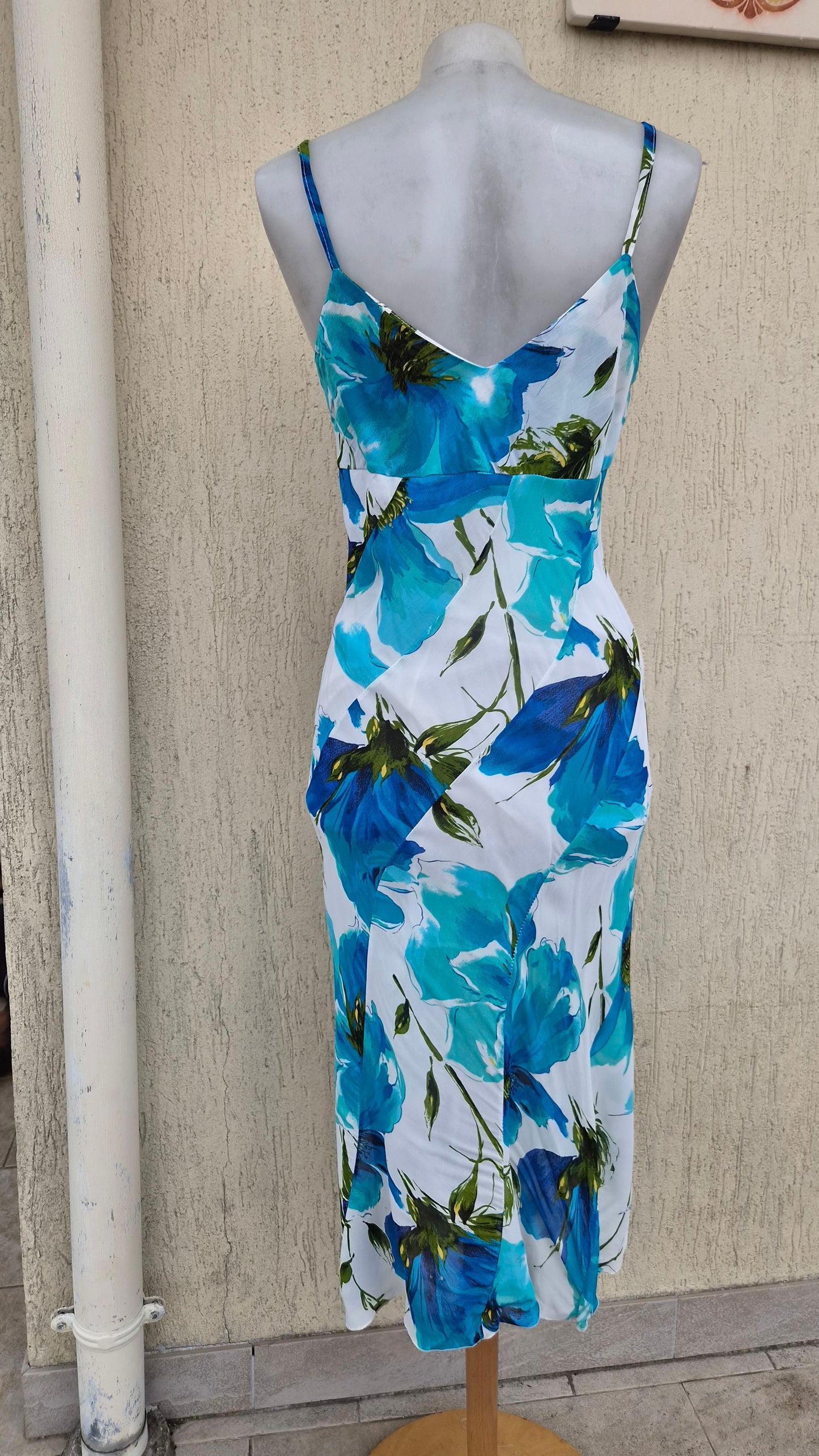 Robe fleurie tons blanc et bleu