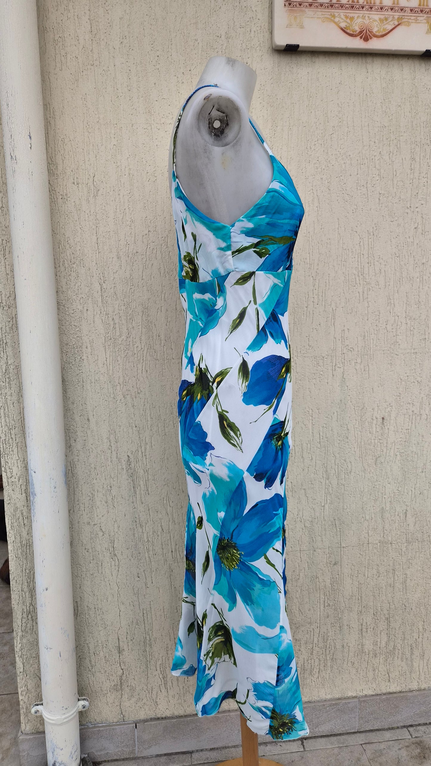 Robe fleurie tons blanc et bleu