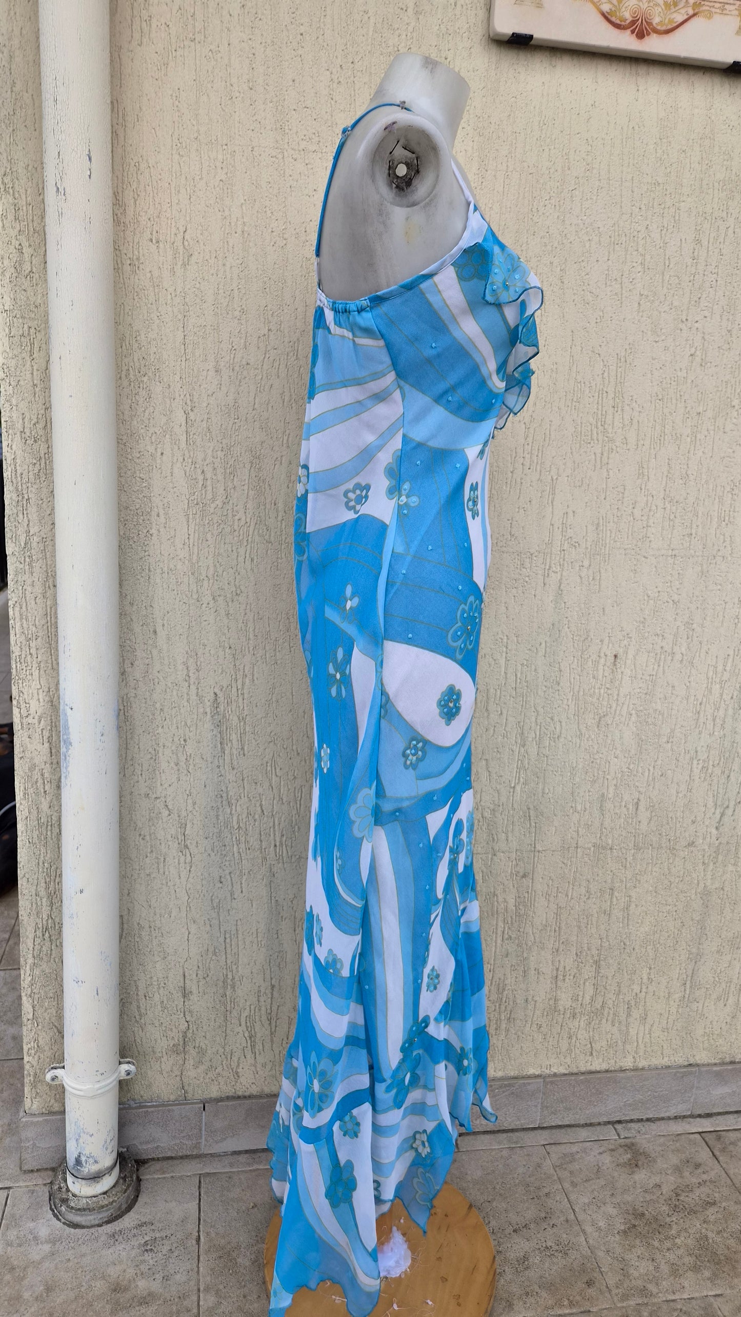 Robe en voile fleuri à volants bleu et blanc