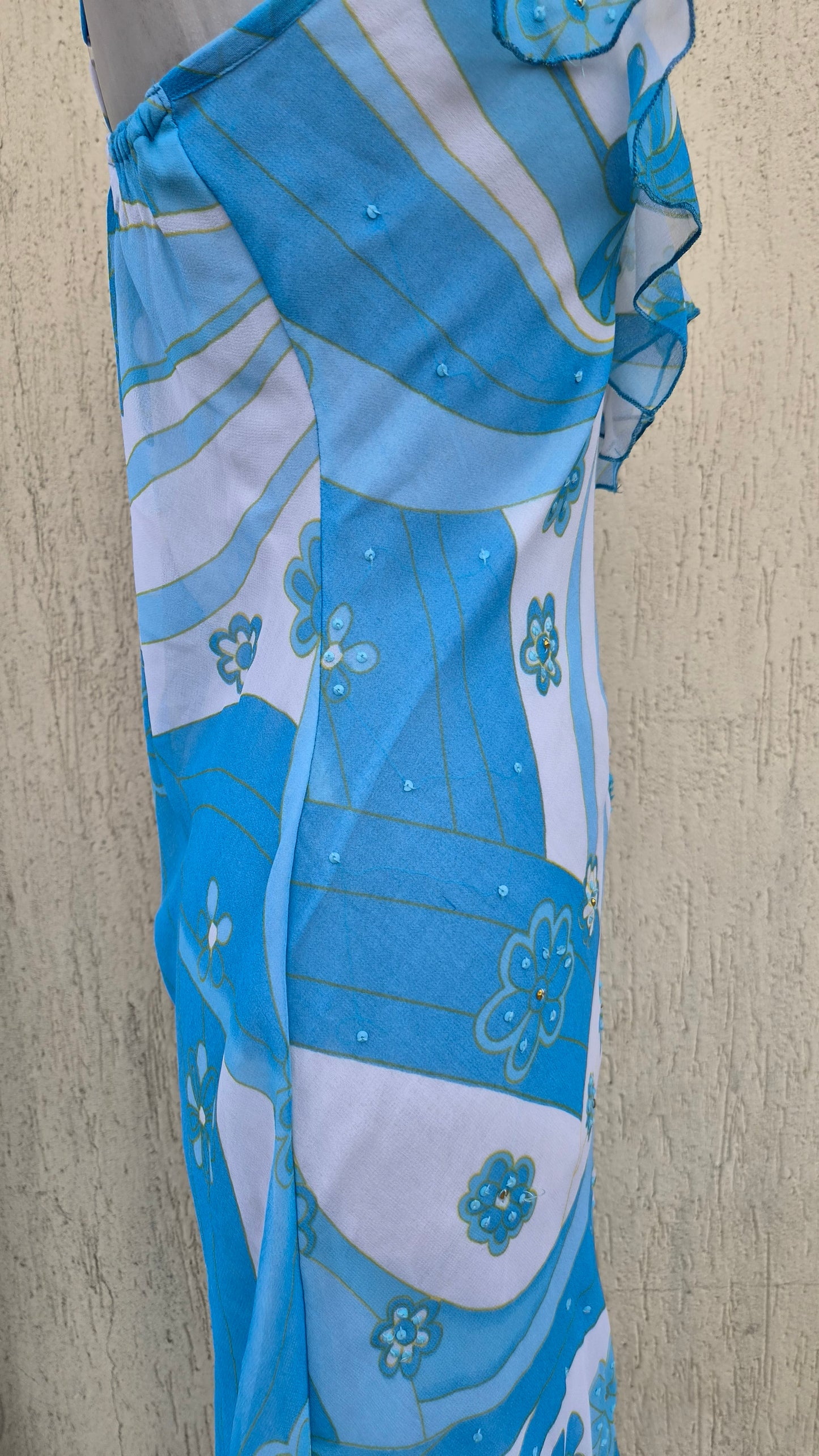 Robe en voile fleuri à volants bleu et blanc