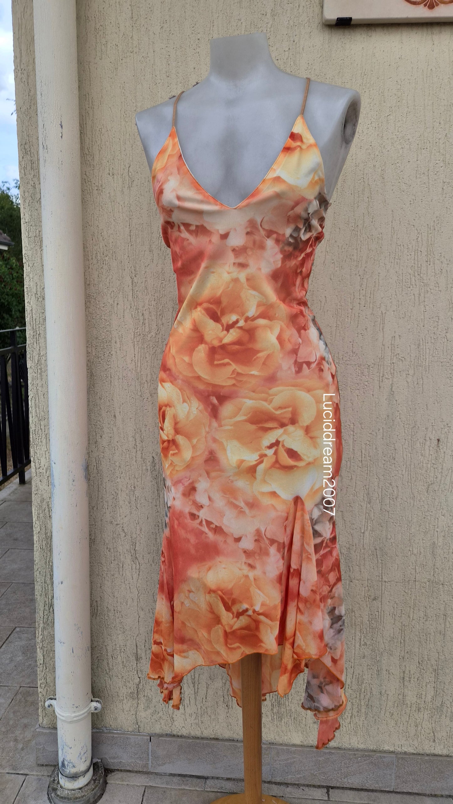 Robe fleurie dos nu tons oranges