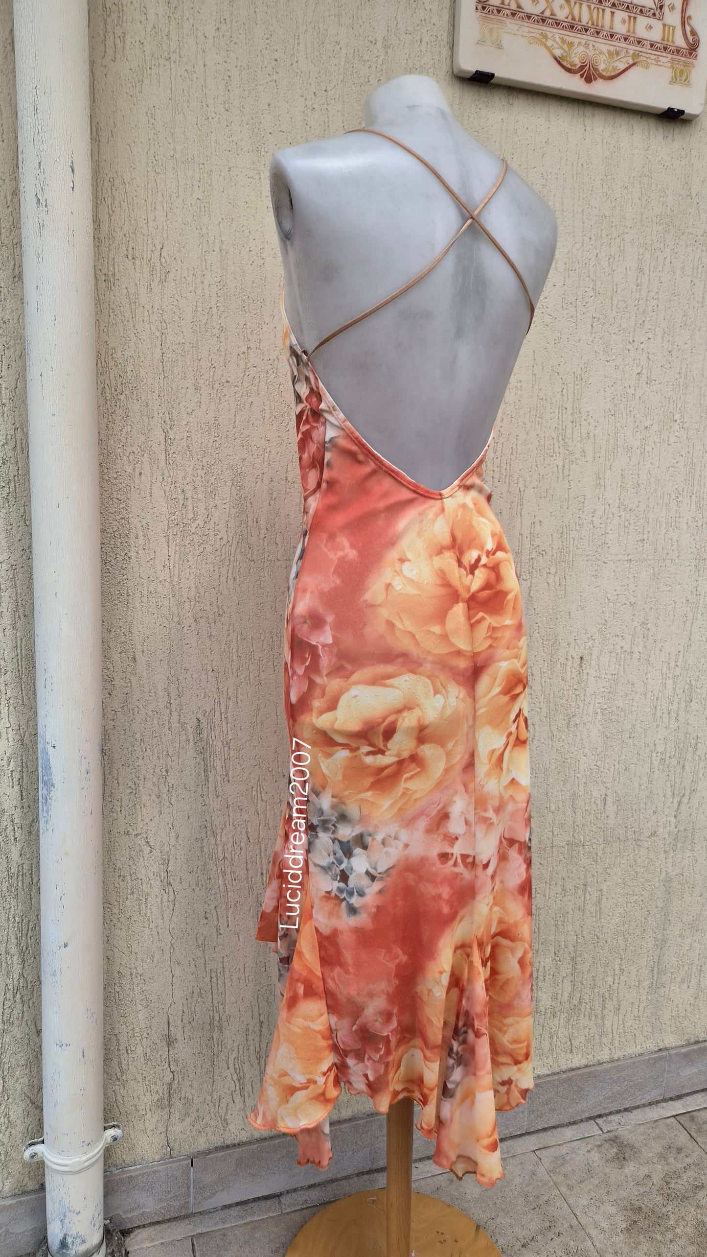 Robe fleurie dos nu tons oranges