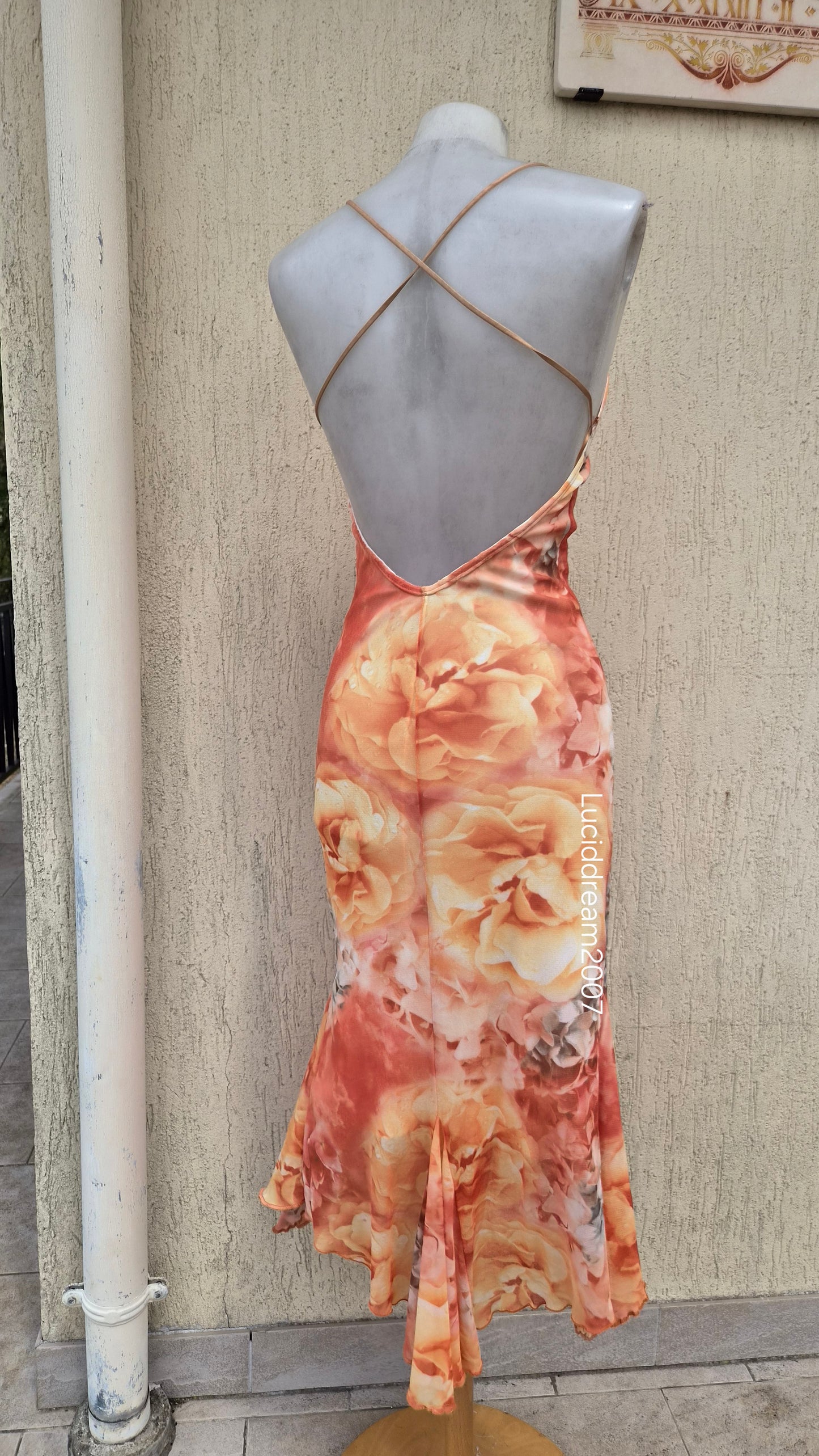 Robe fleurie dos nu tons oranges