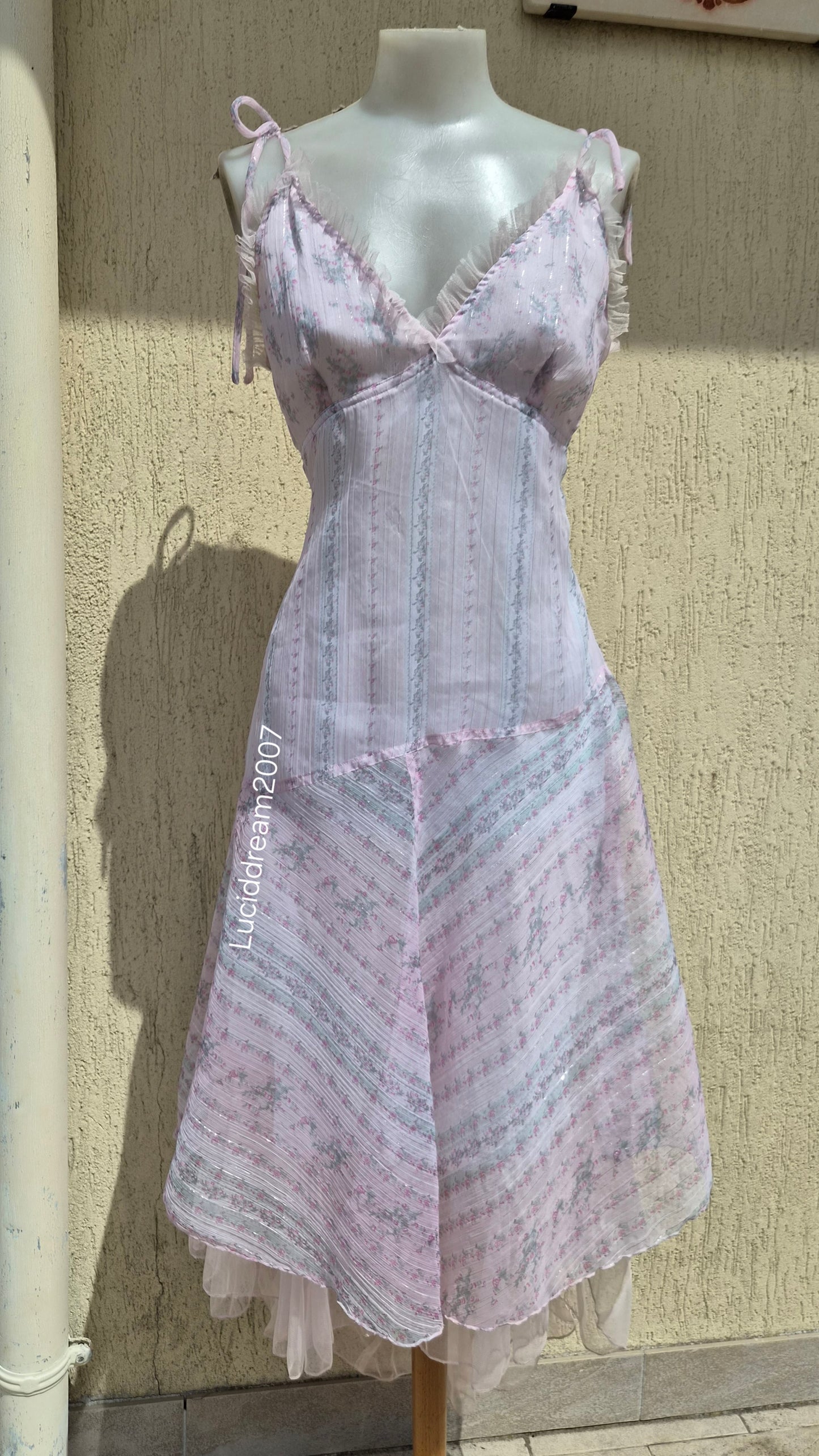 Robe en voile tons rose pâle