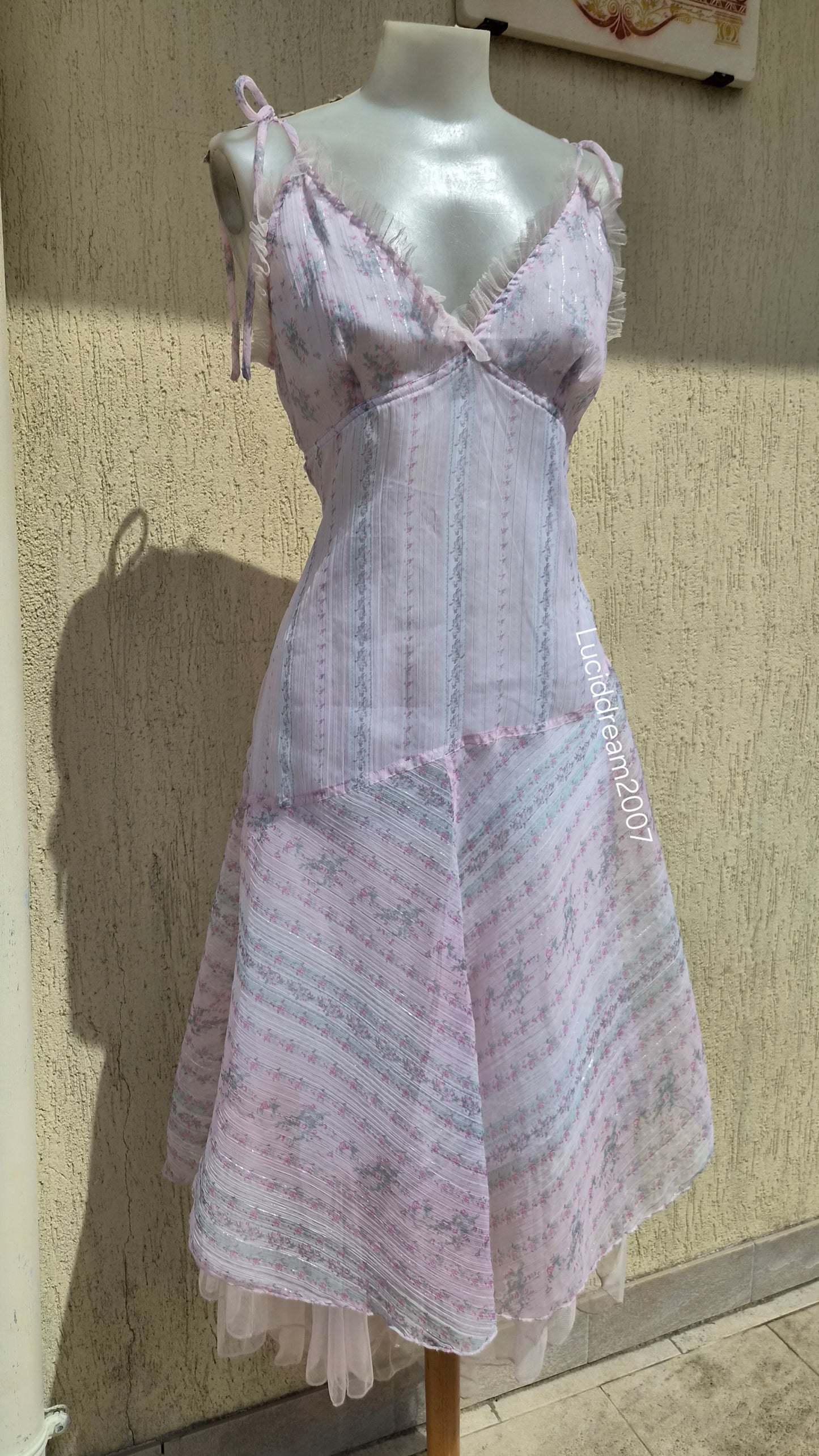 Robe en voile tons rose pâle