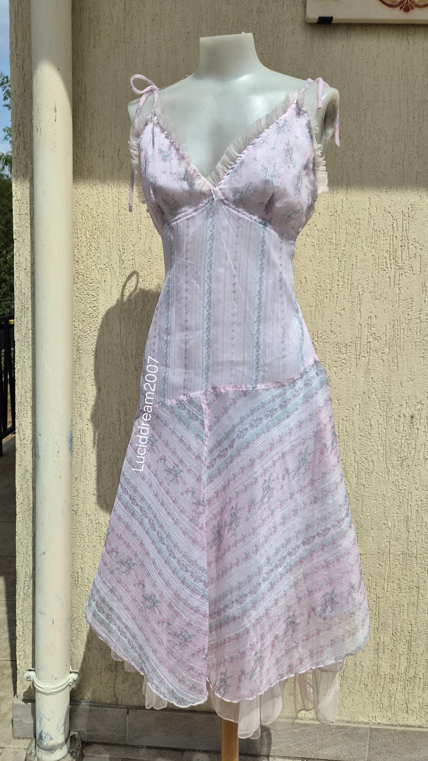 Robe en voile tons rose pâle