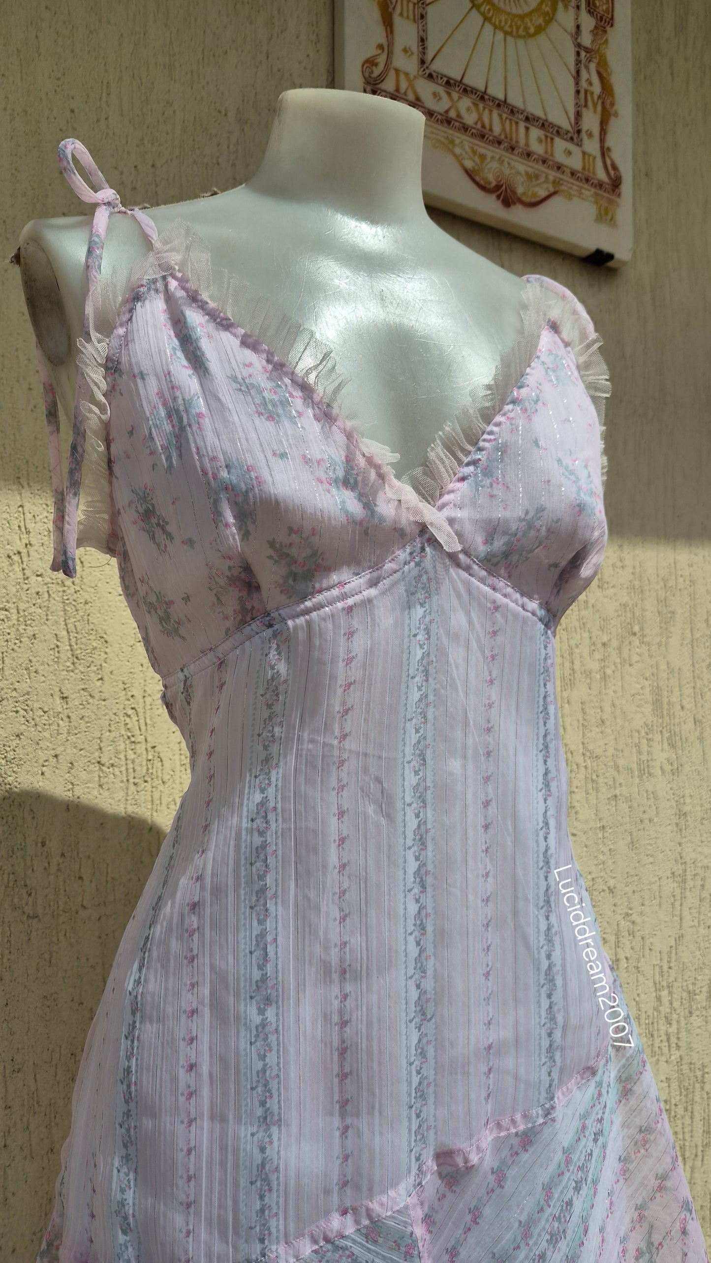 Robe en voile tons rose pâle