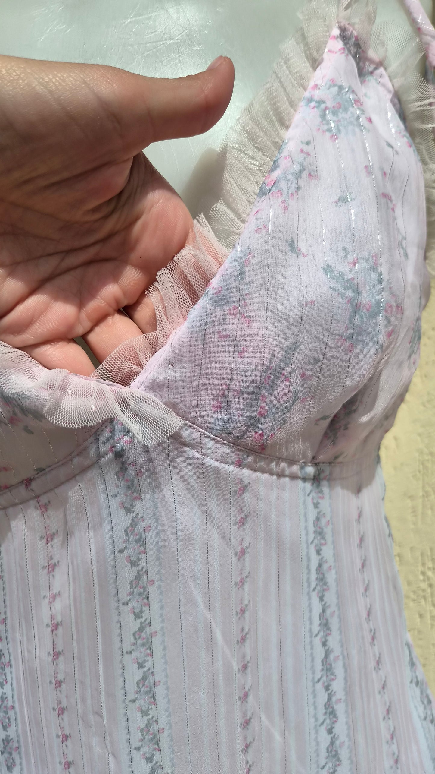 Robe en voile tons rose pâle