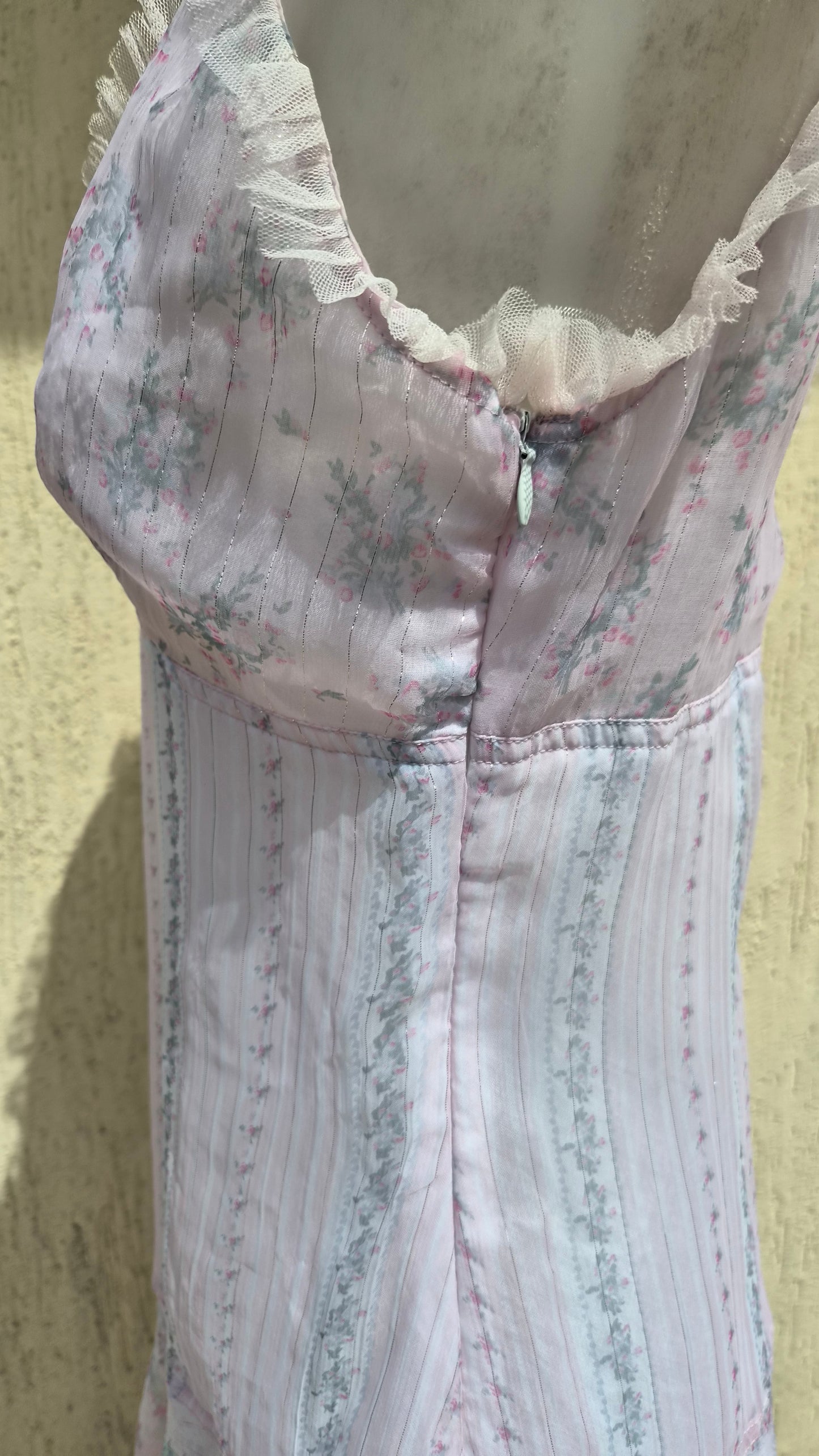 Robe en voile tons rose pâle