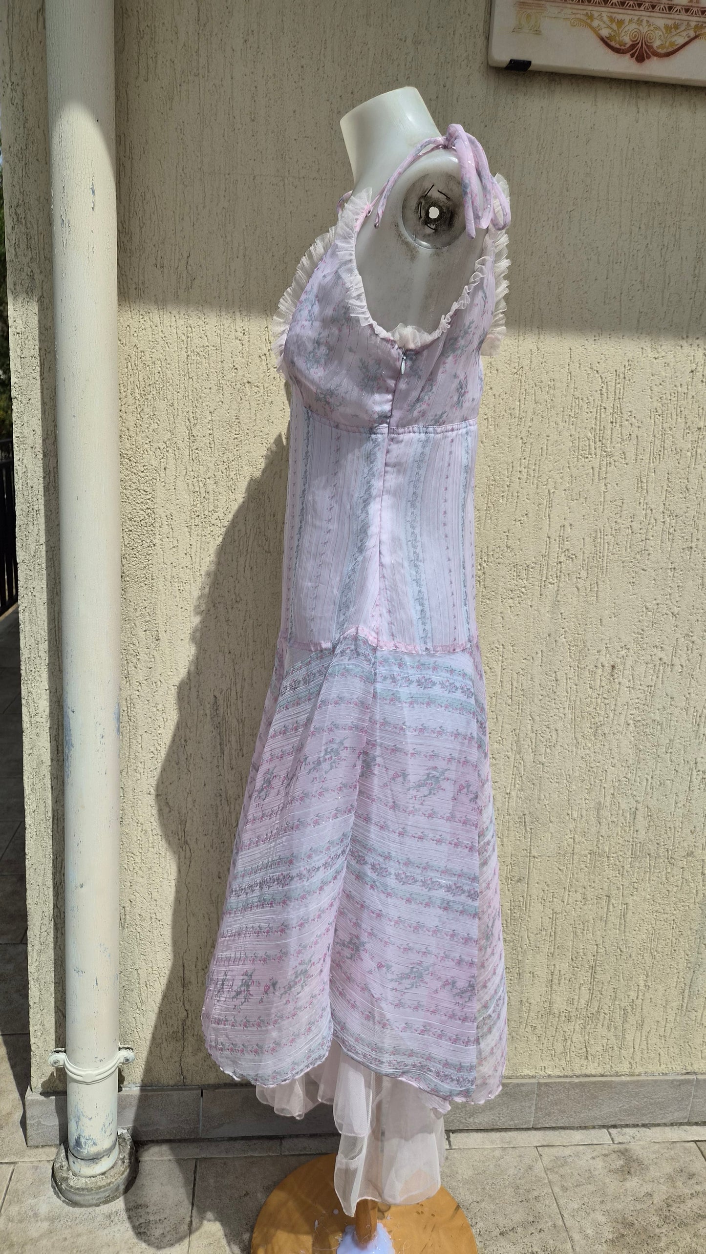 Robe en voile tons rose pâle