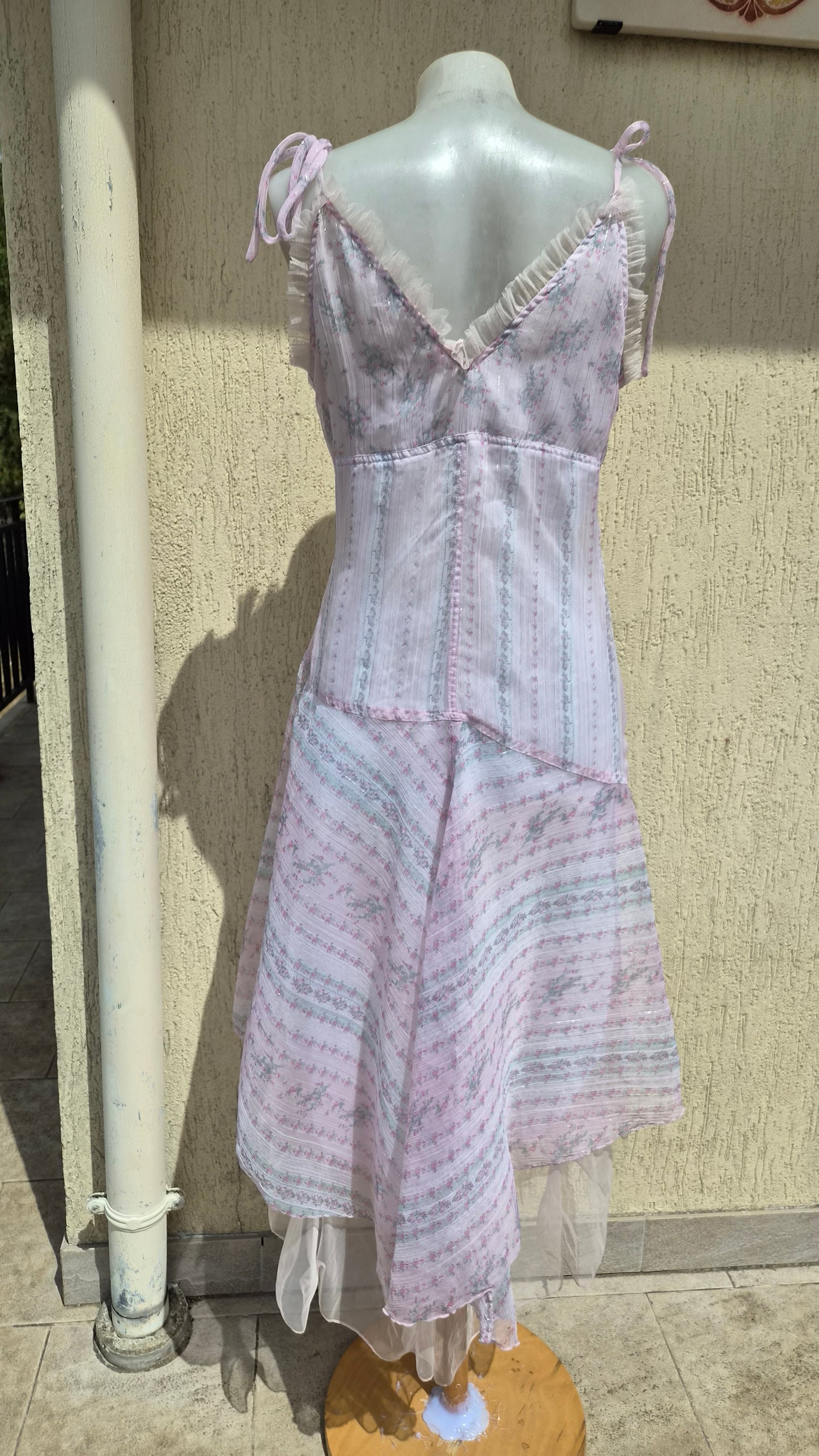Robe en voile tons rose pâle