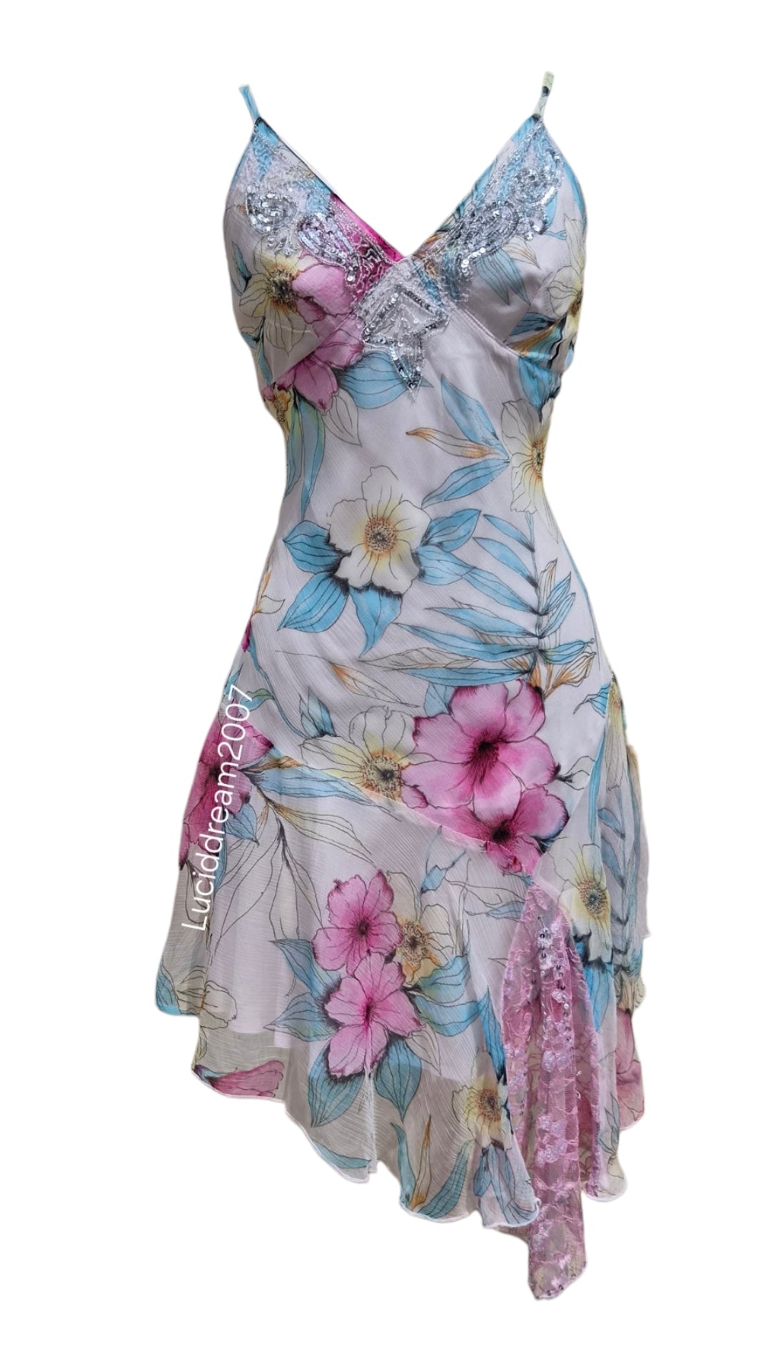 Robe en voile fleuri détails broderies et sequins