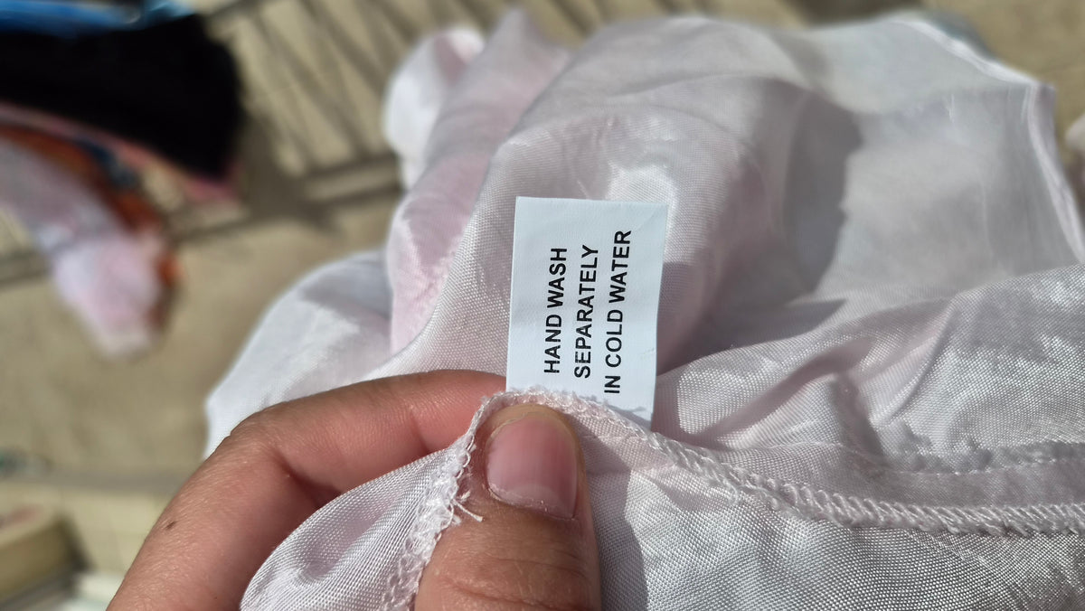 Robe en voile fleuri détails broderies et sequins