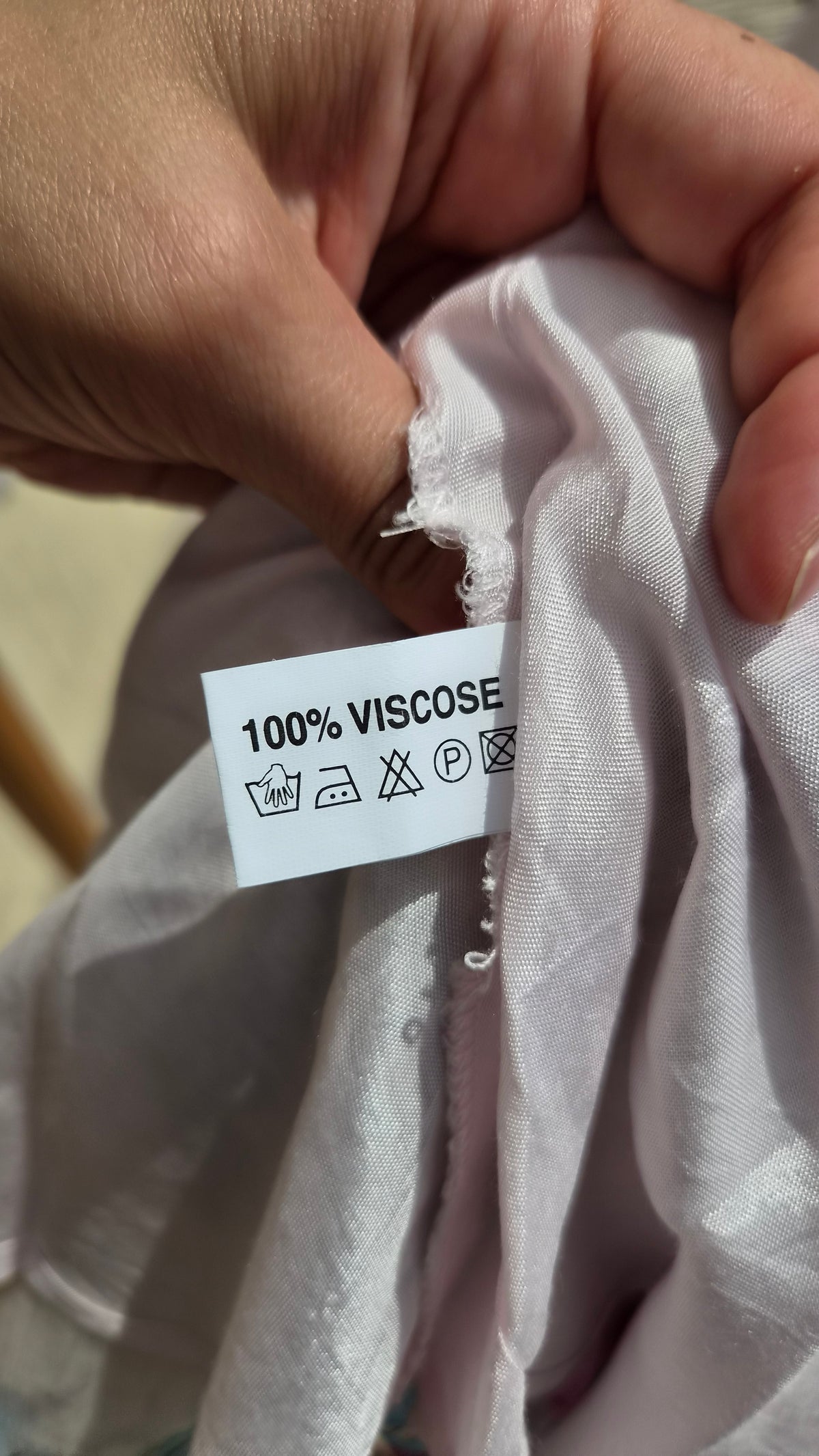 Robe en voile fleuri détails broderies et sequins