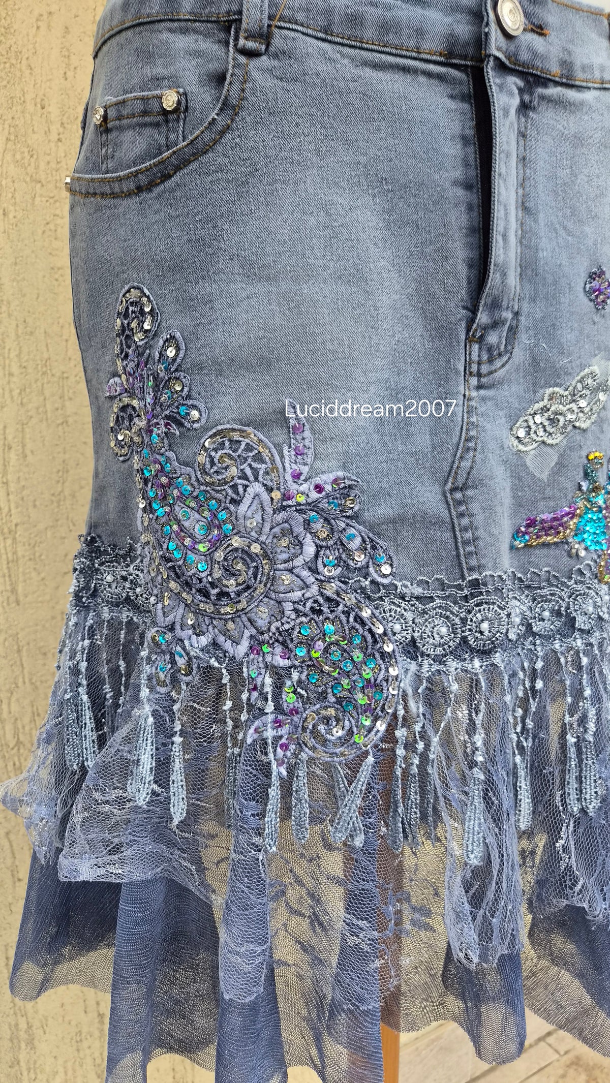 Robe en denim brodée