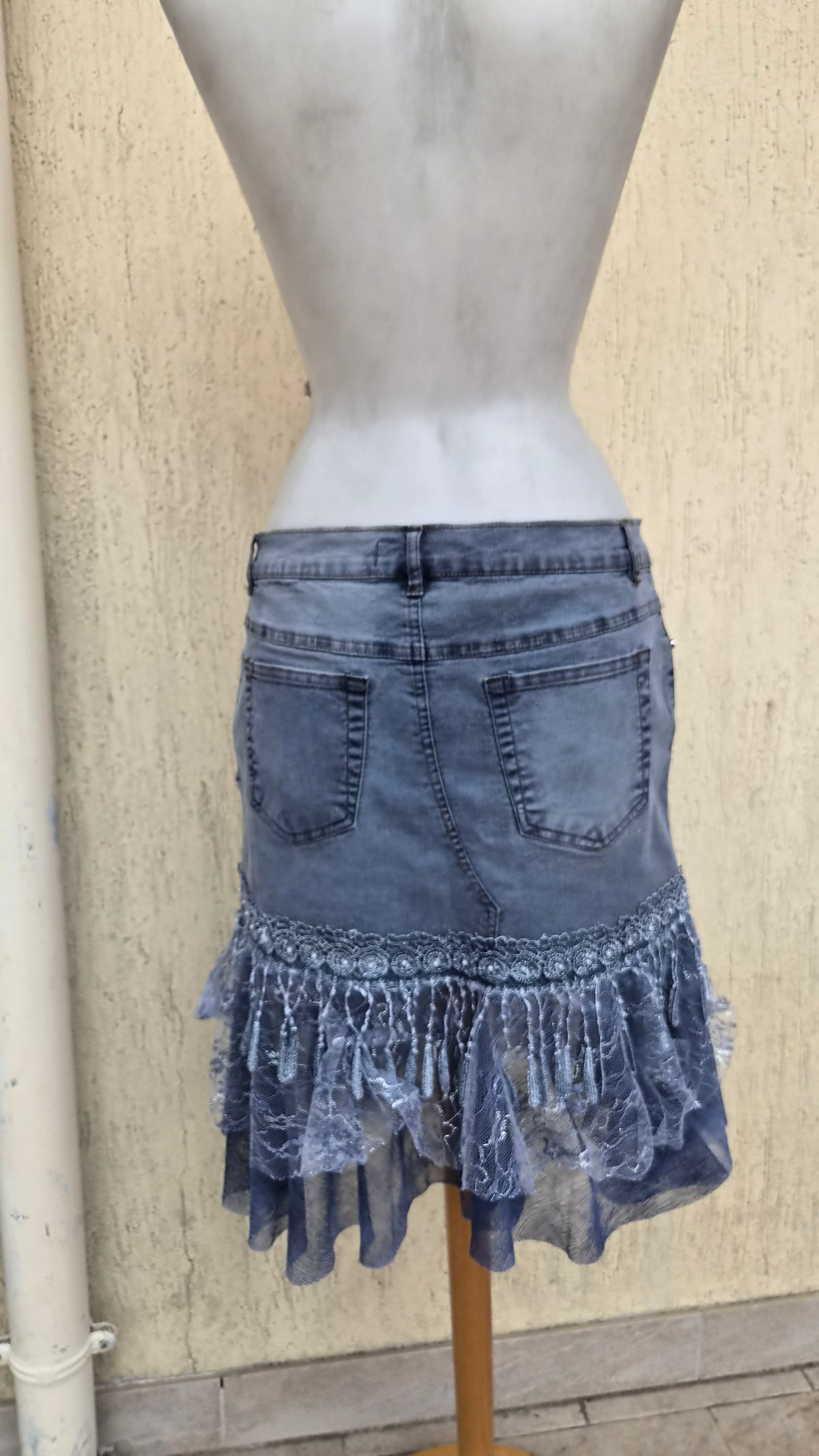 Robe en denim brodée