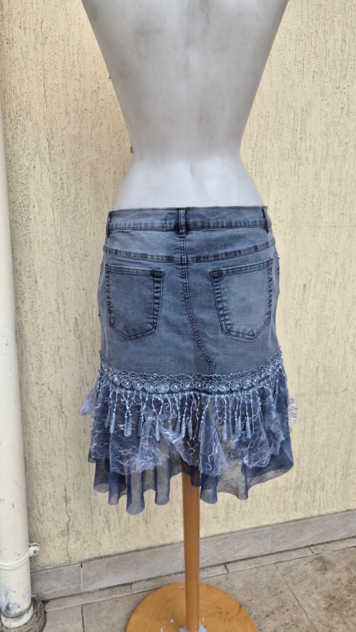 Robe en denim brodée