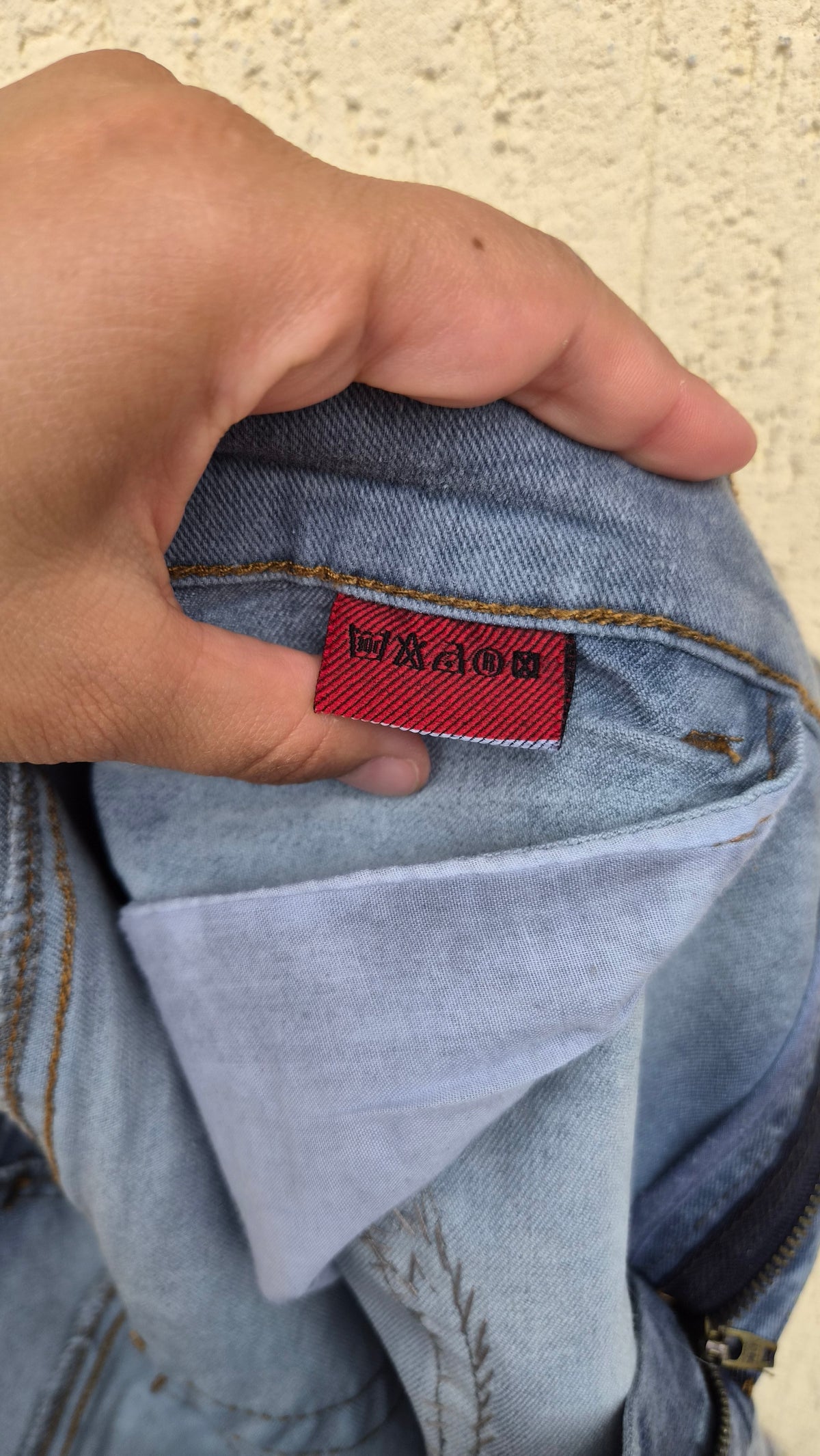 Robe en denim brodée
