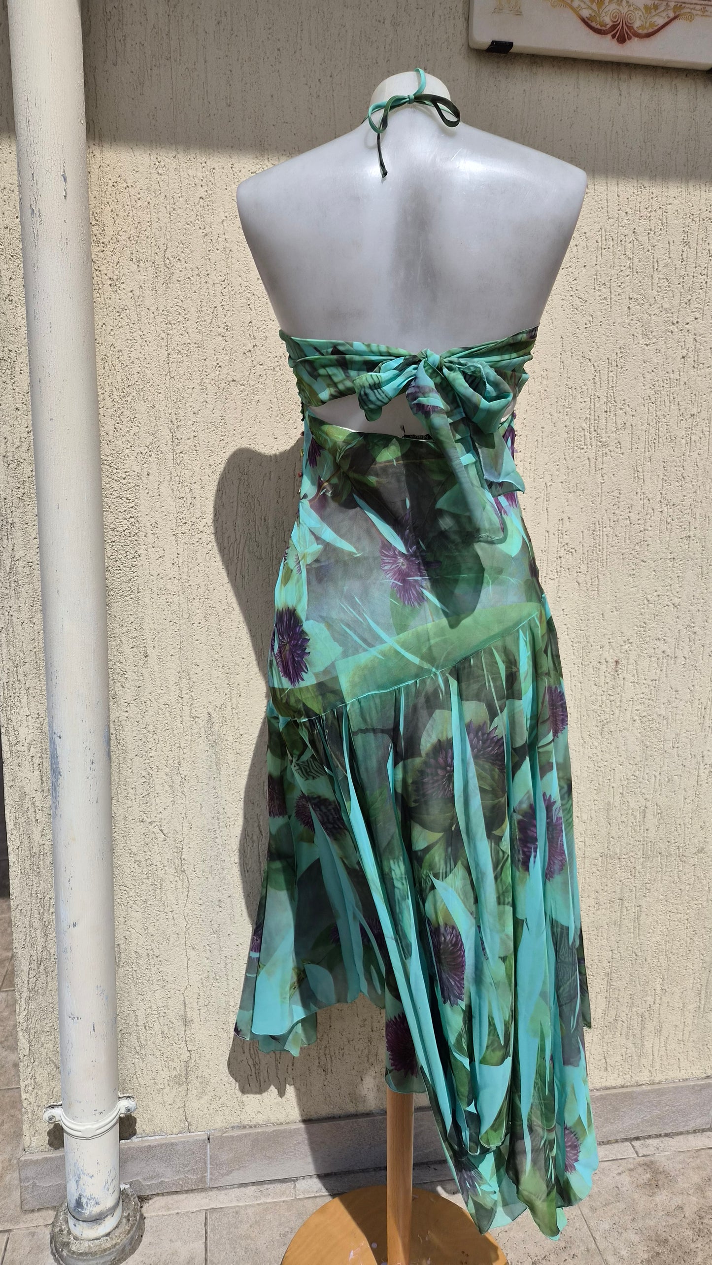 Robe dos nu avec pierres brodées