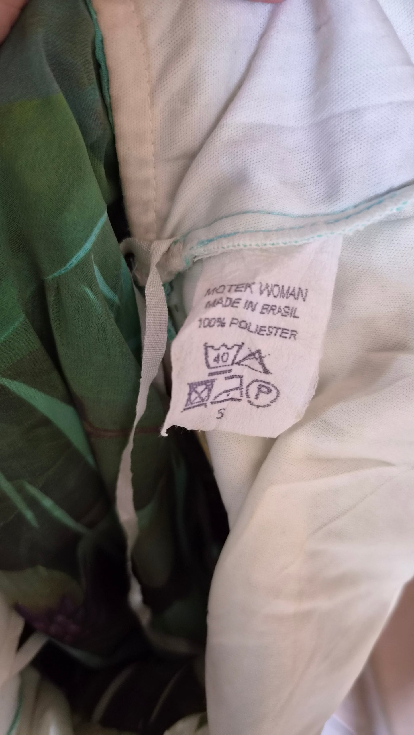 Robe dos nu avec pierres brodées