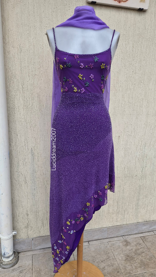 Robe violette asymétrique brodée