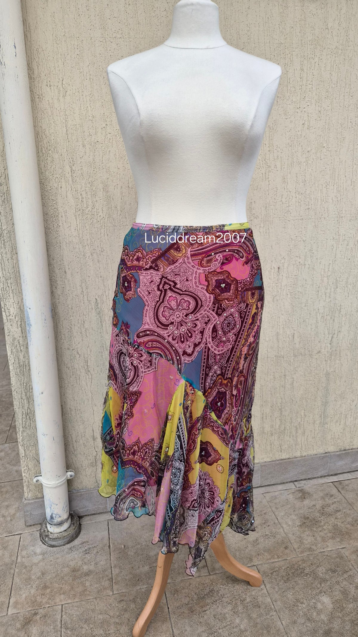 Robe en soie multicolore