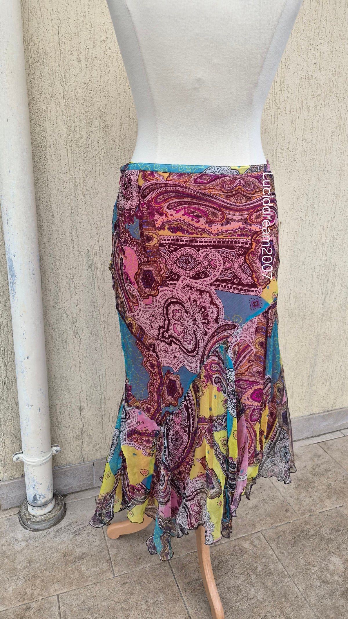 Robe en soie multicolore