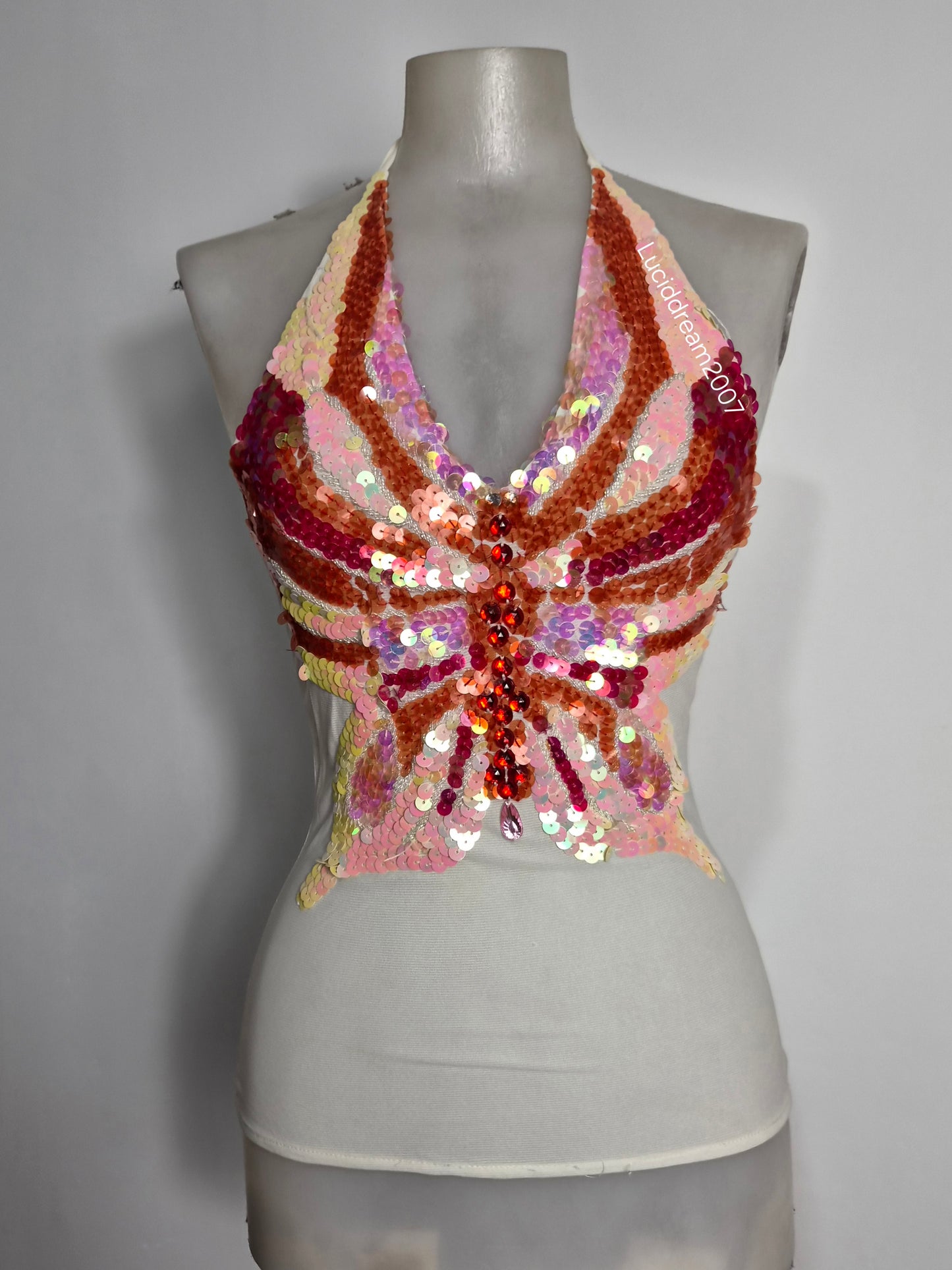 Haut dos nu papillon brodé en sequins