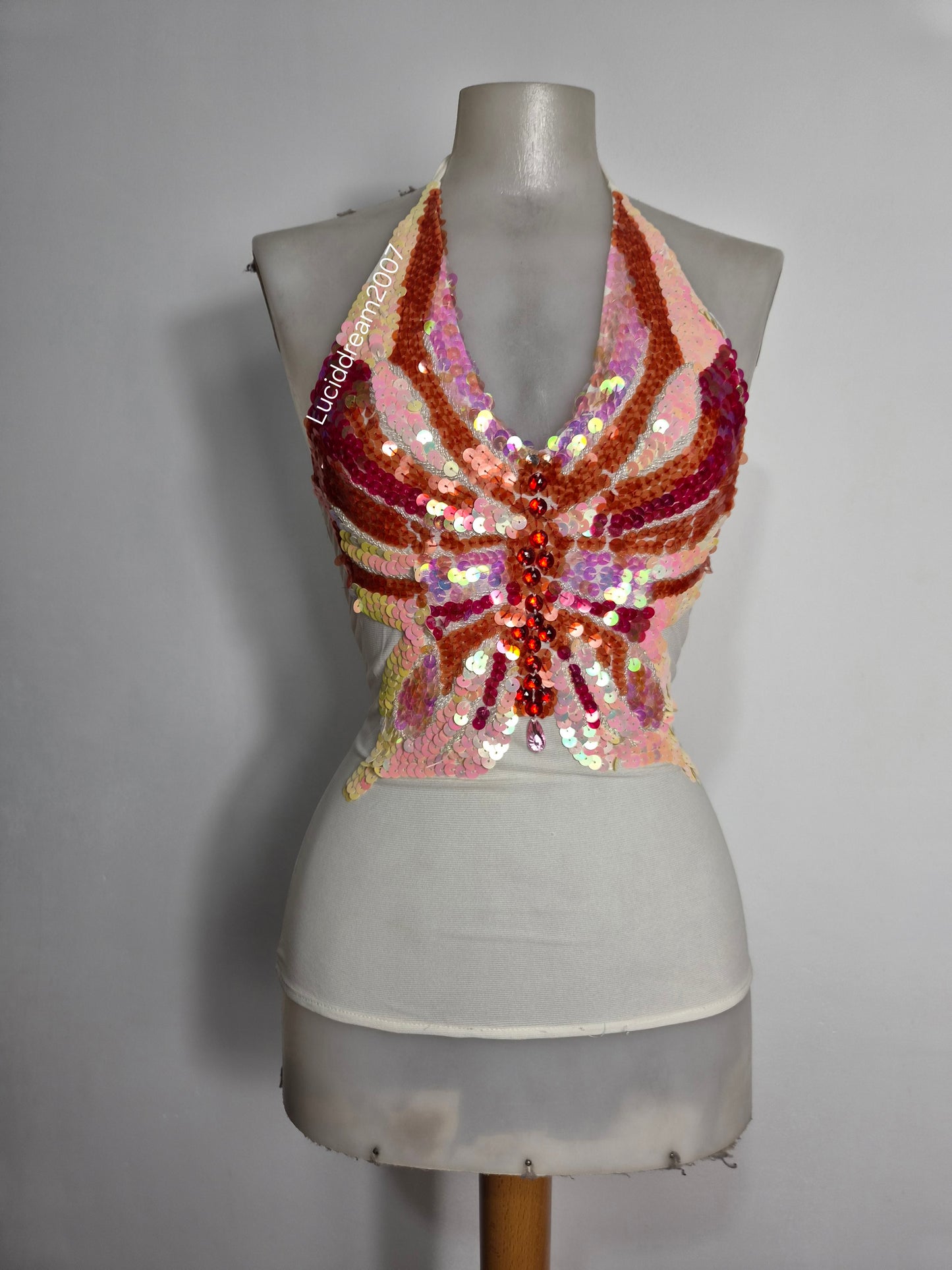 Haut dos nu papillon brodé en sequins