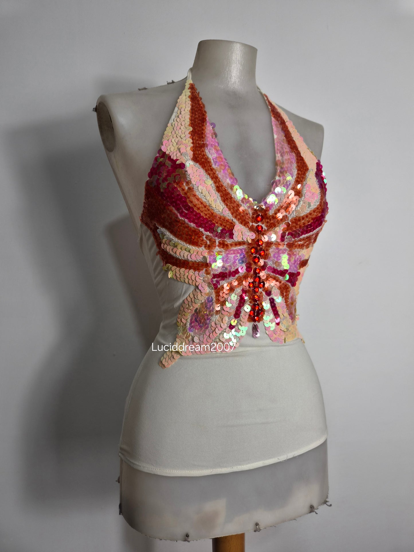 Haut dos nu papillon brodé en sequins