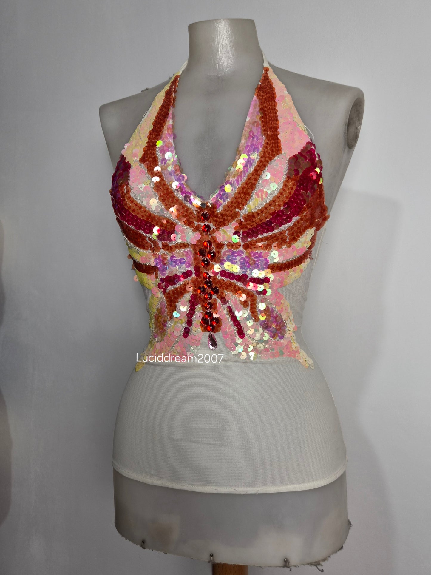Haut dos nu papillon brodé en sequins
