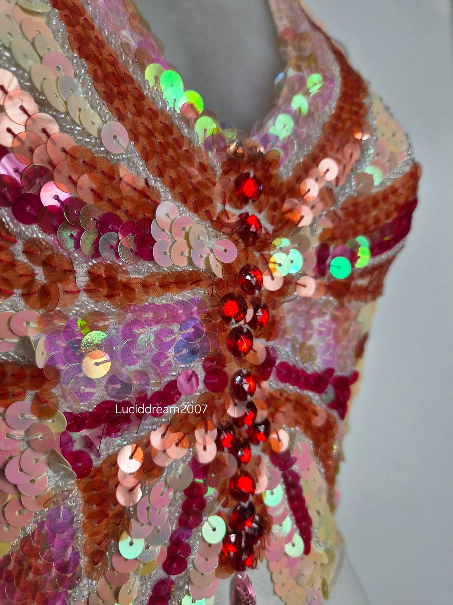 Haut dos nu papillon brodé en sequins