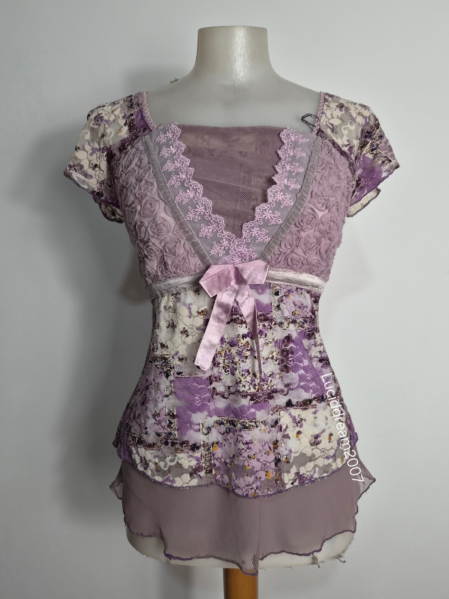 Haut floral multimatières tons lilas