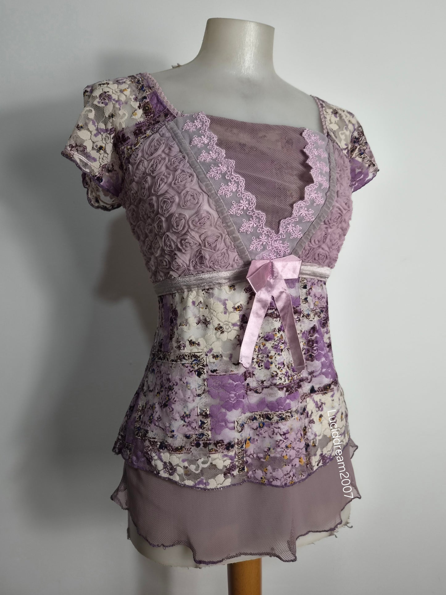 Haut floral multimatières tons lilas