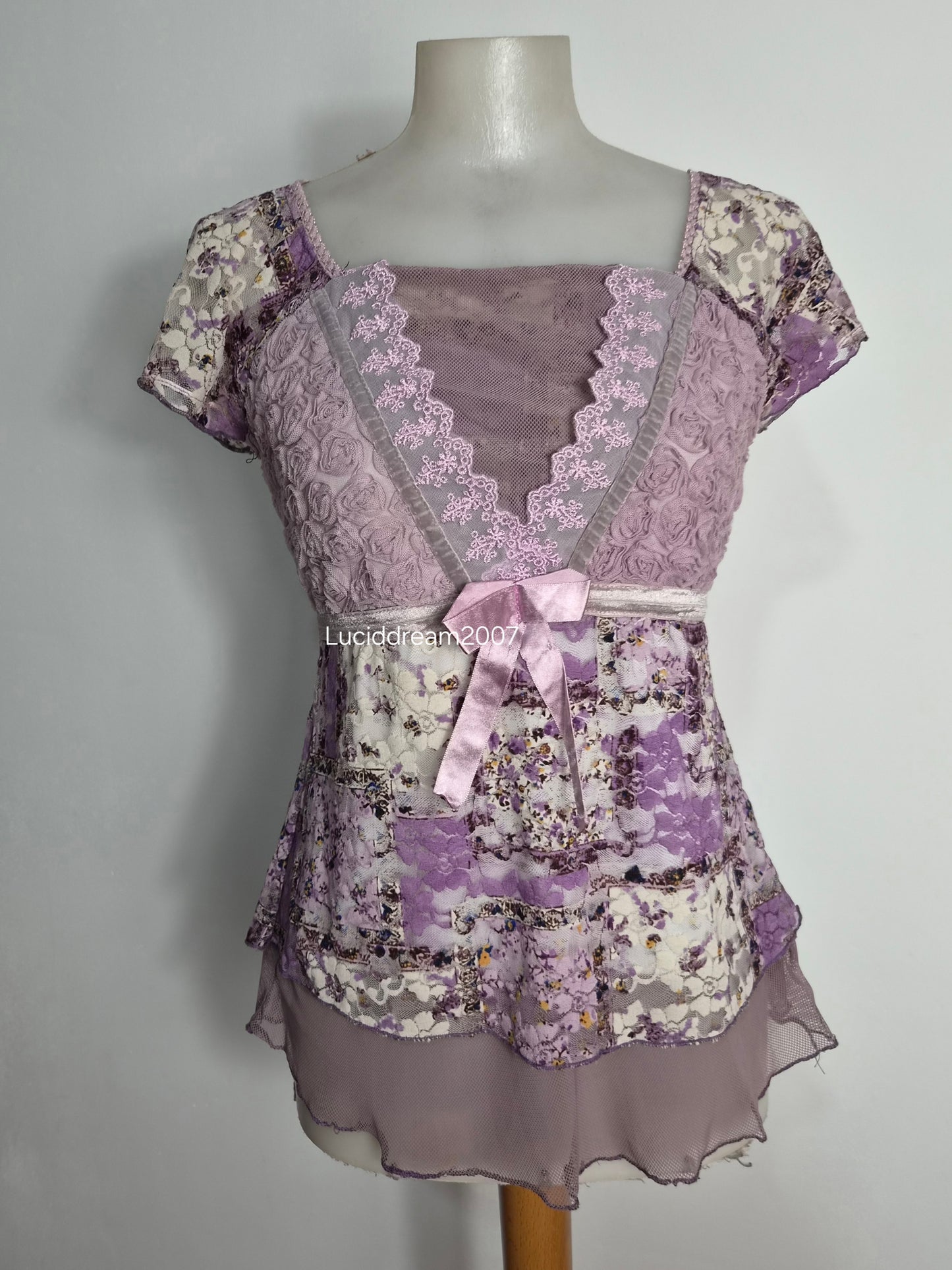 Haut floral multimatières tons lilas