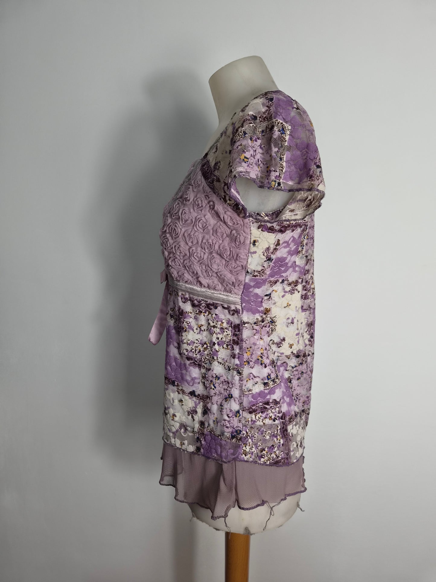 Haut floral multimatières tons lilas
