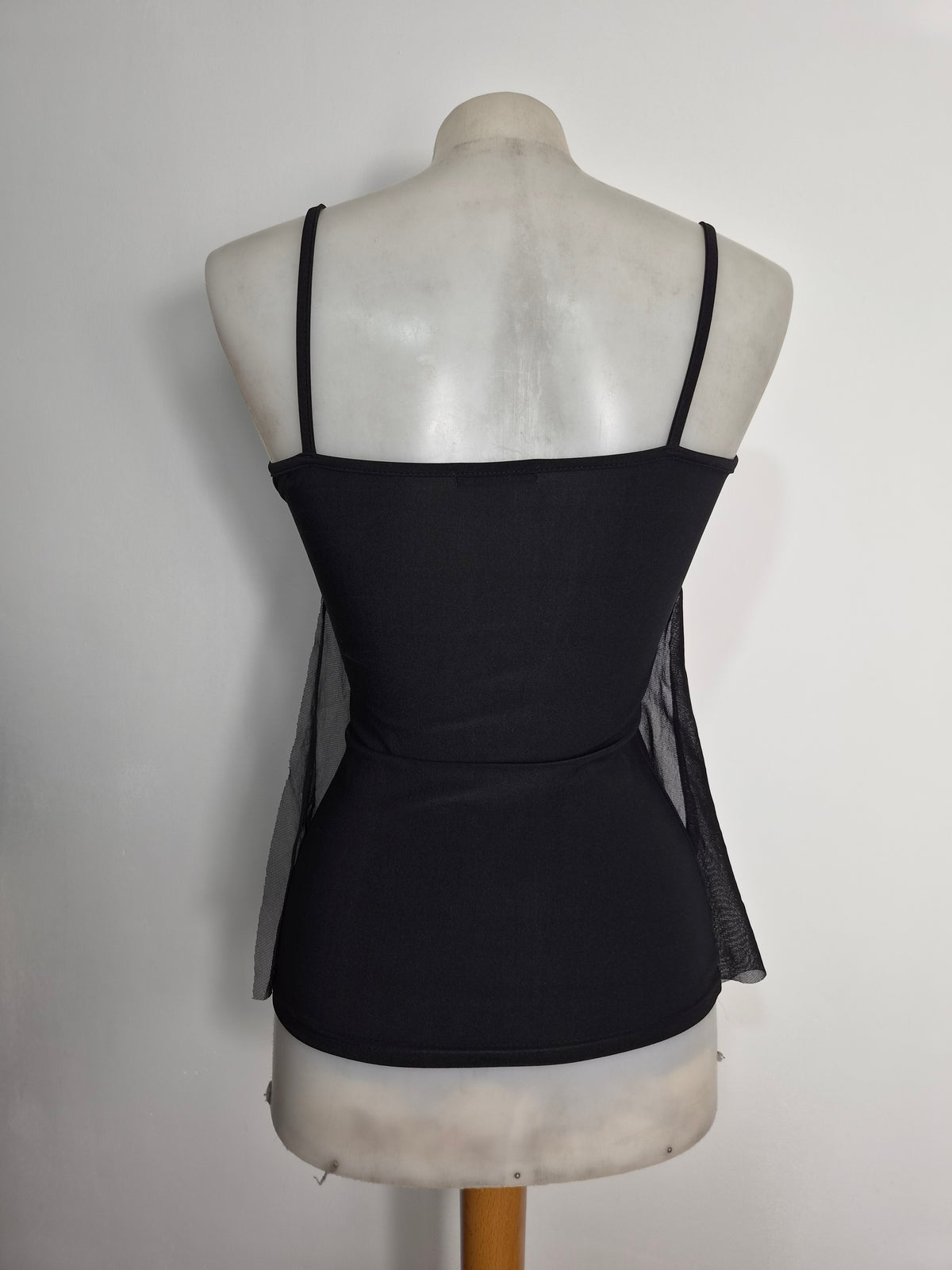 Haut en voile asymétrique détails perles