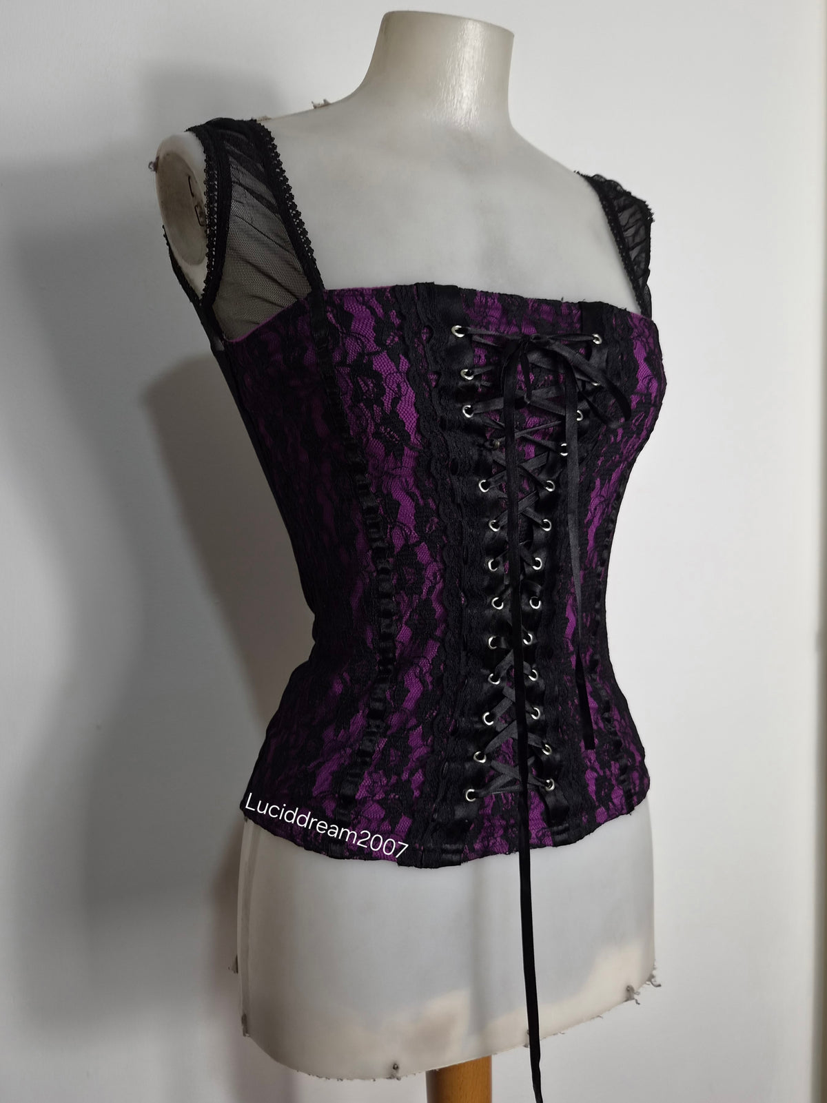 Haut esprit corset violet et noir