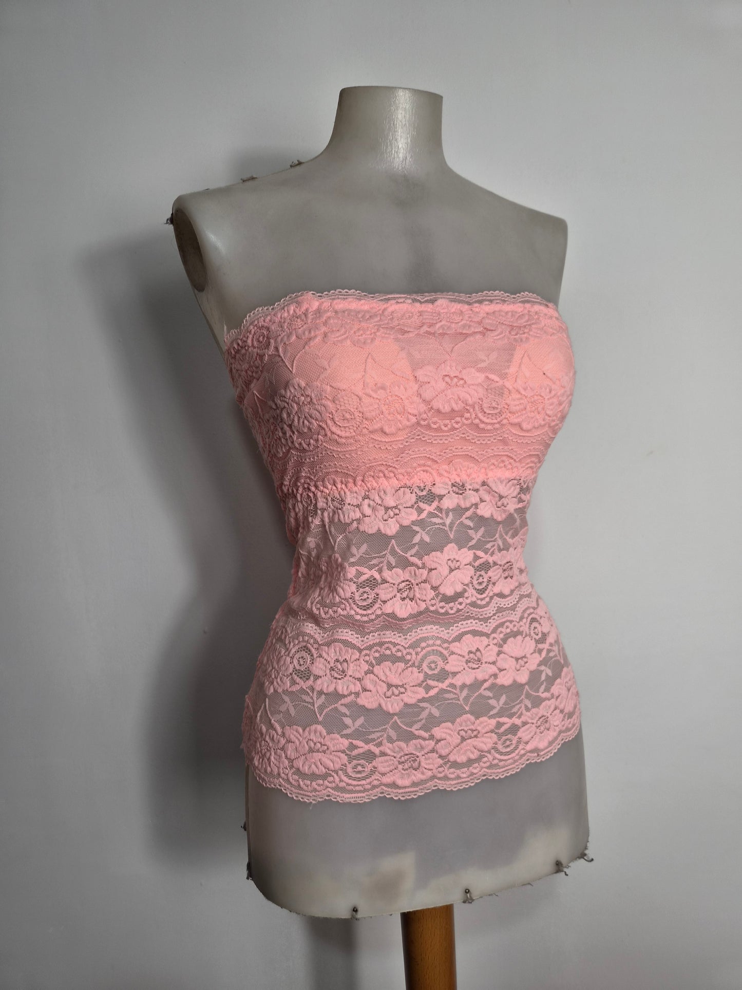 Bustier en dentelle rose