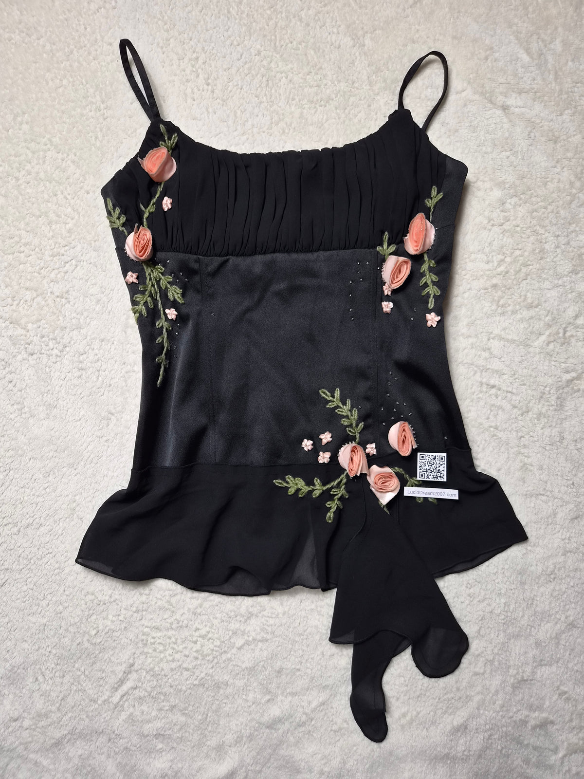 Haut asymétrique avec fleurs 3D
