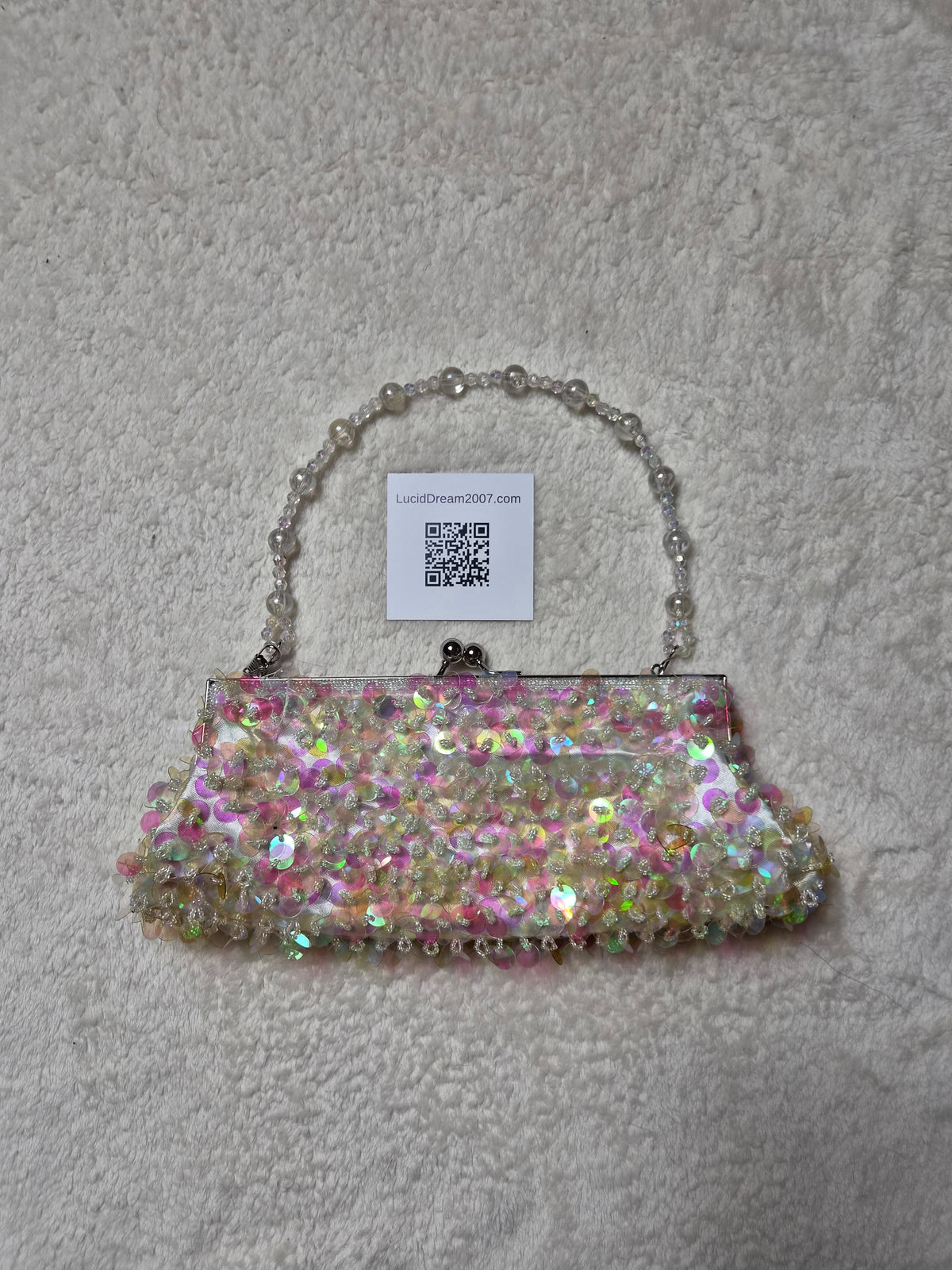 Pochette brodée