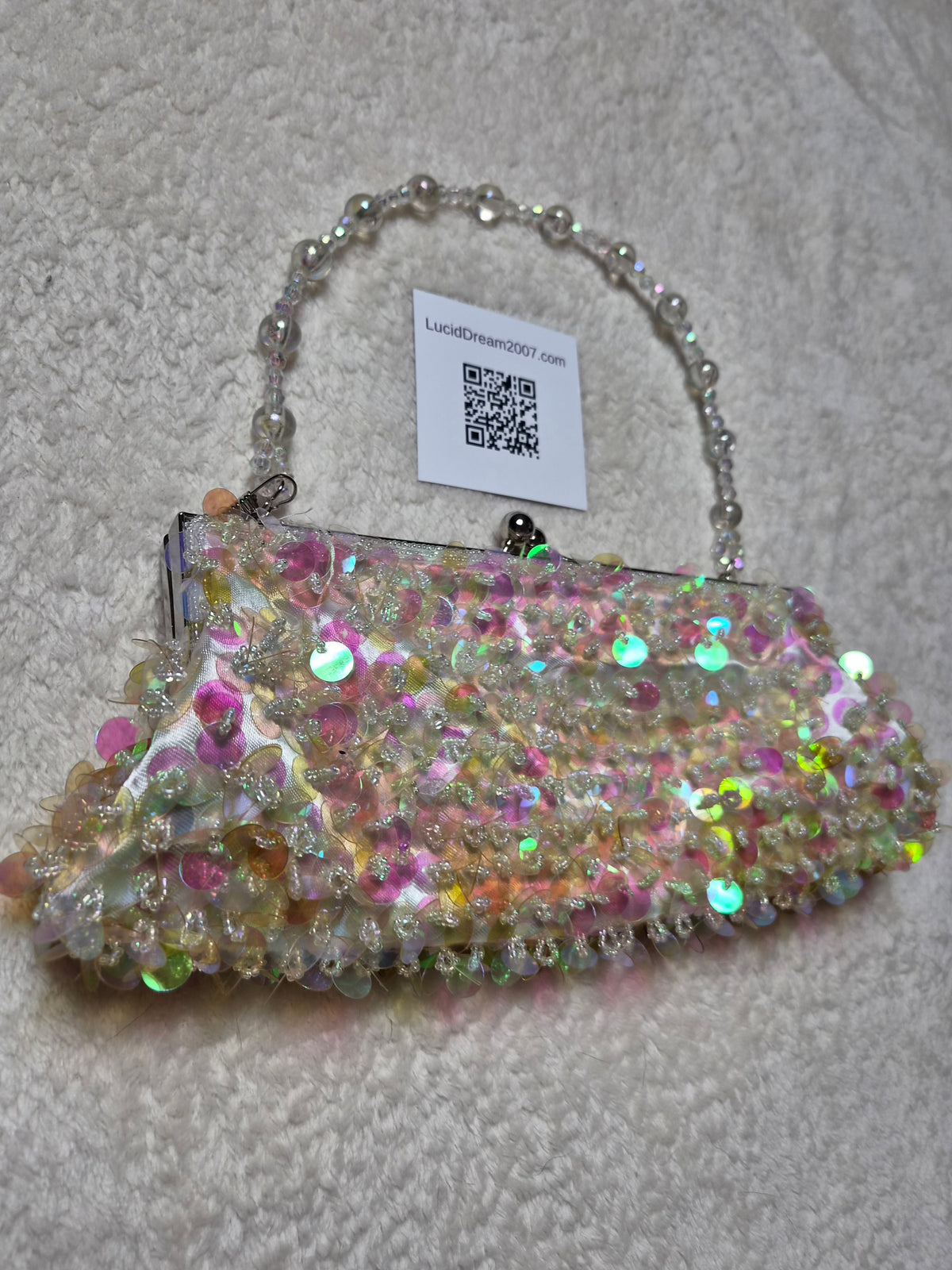 Pochette brodée