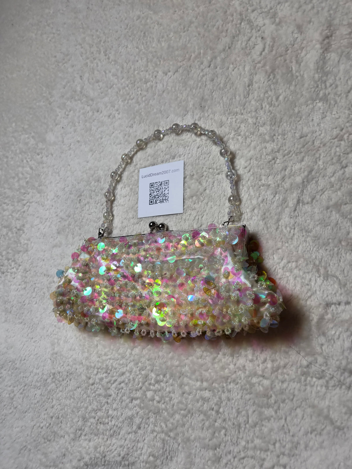 Pochette brodée