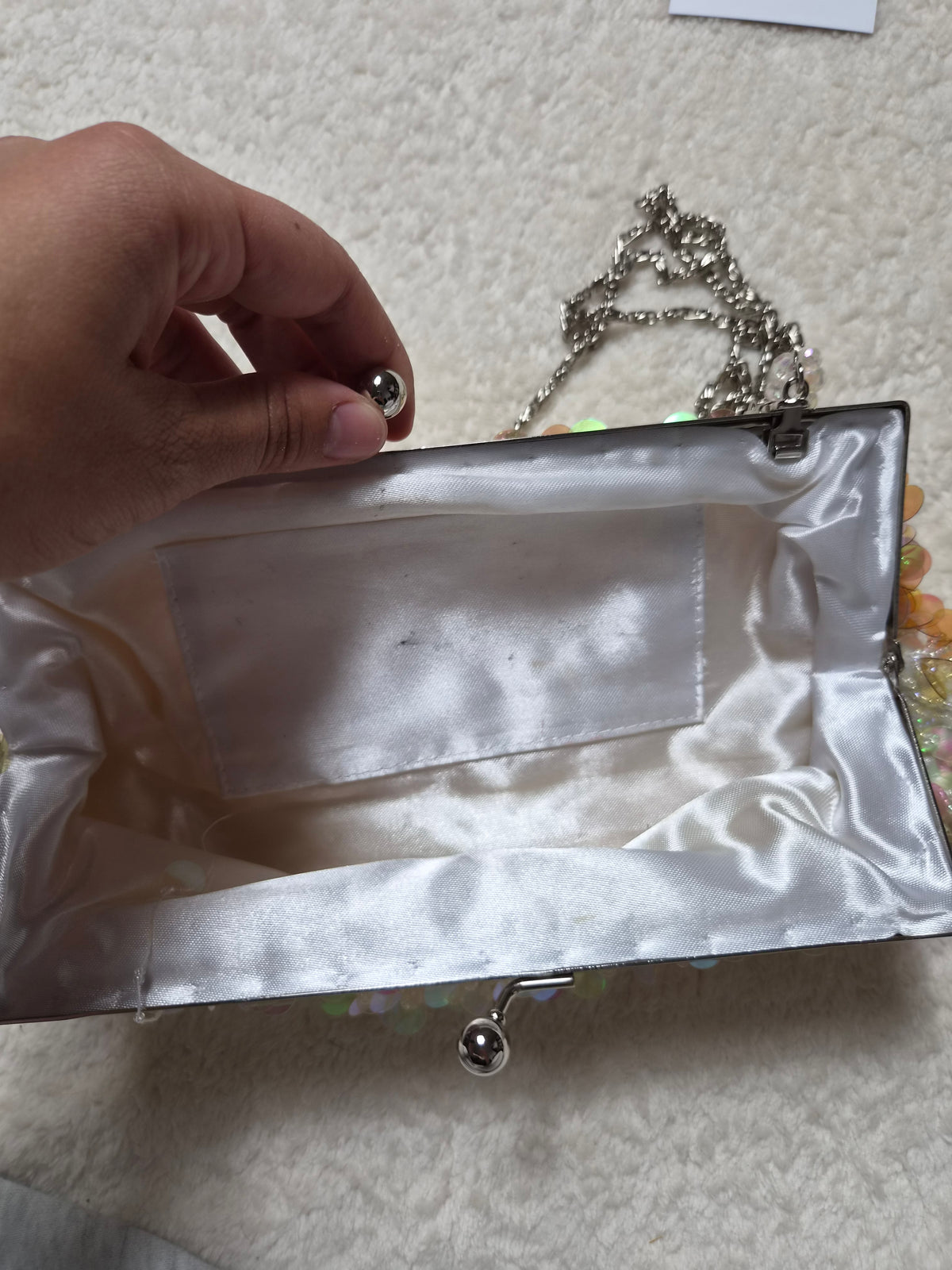 Pochette brodée
