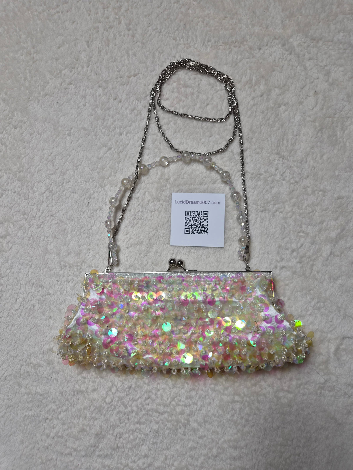 Pochette brodée